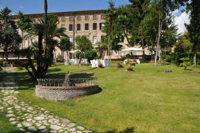 Garden in Hotel Il Cavalier D'Arpino