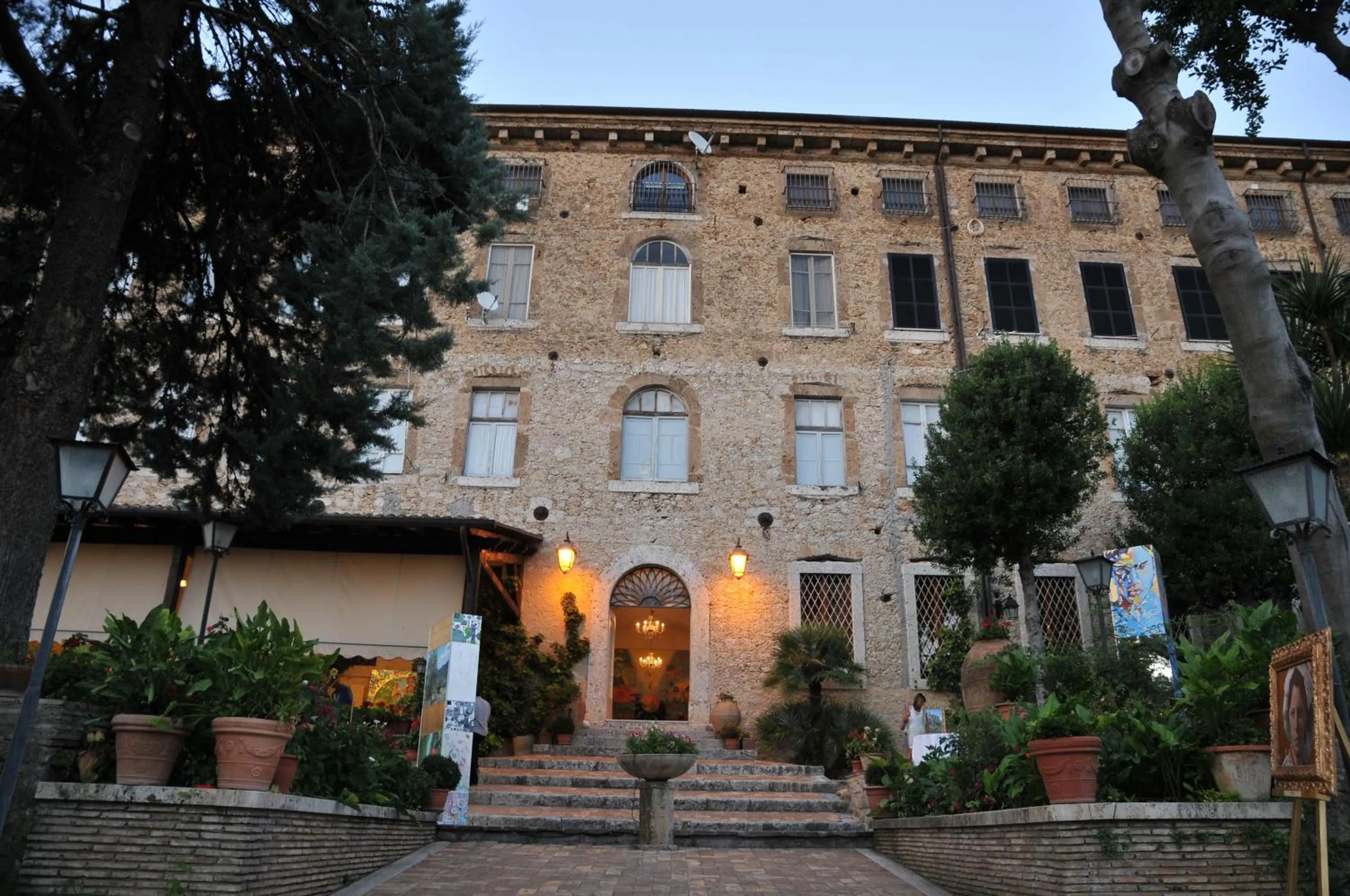 Facade/entrance in Hotel Il Cavalier D'Arpino