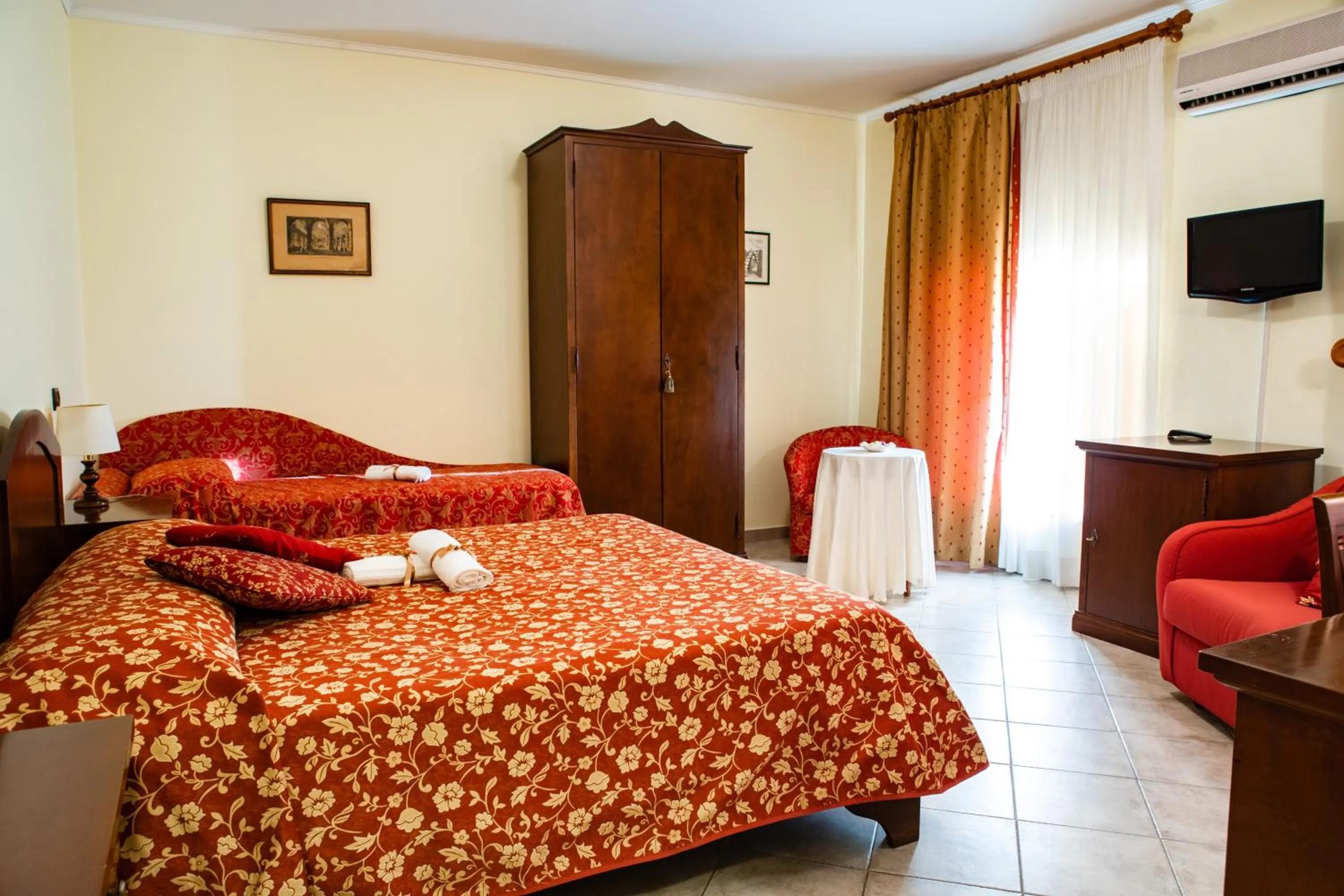 Photo of the whole room, Bed in Hotel Il Cavalier D'Arpino