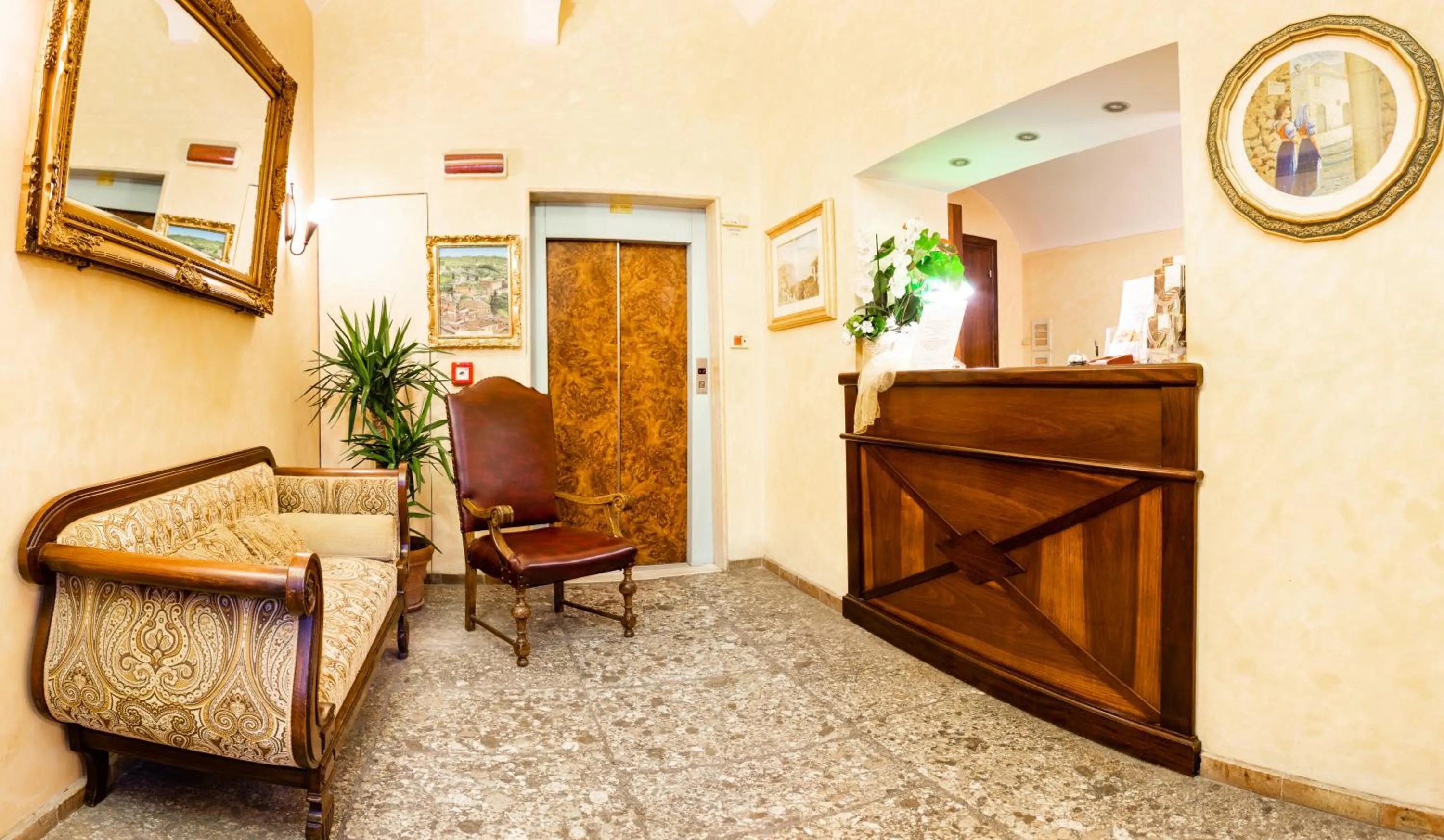 Lobby or reception in Hotel Il Cavalier D'Arpino