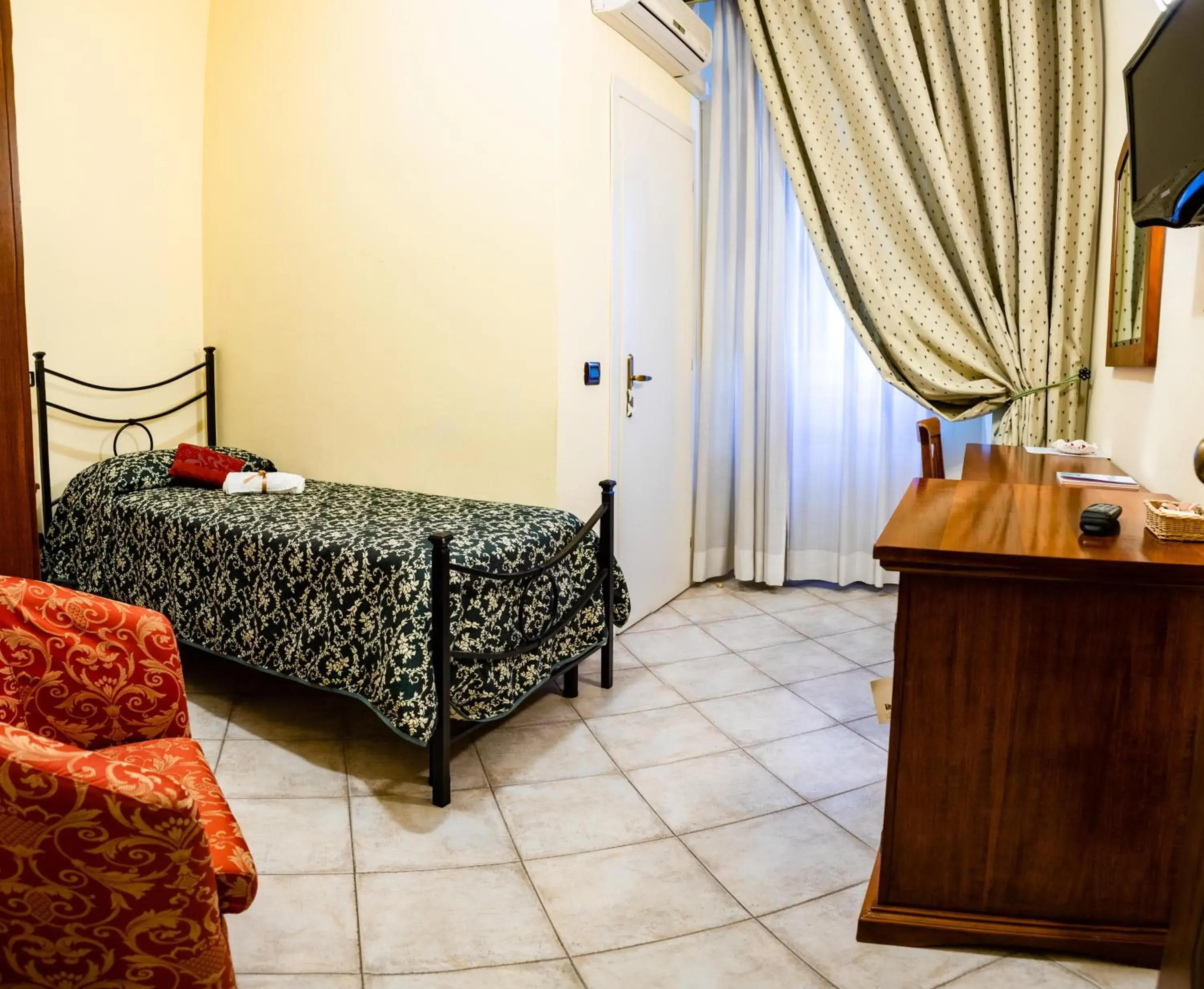 Single Room in Hotel Il Cavalier D'Arpino Single Room in Hotel Il Cavalier D'Arpino