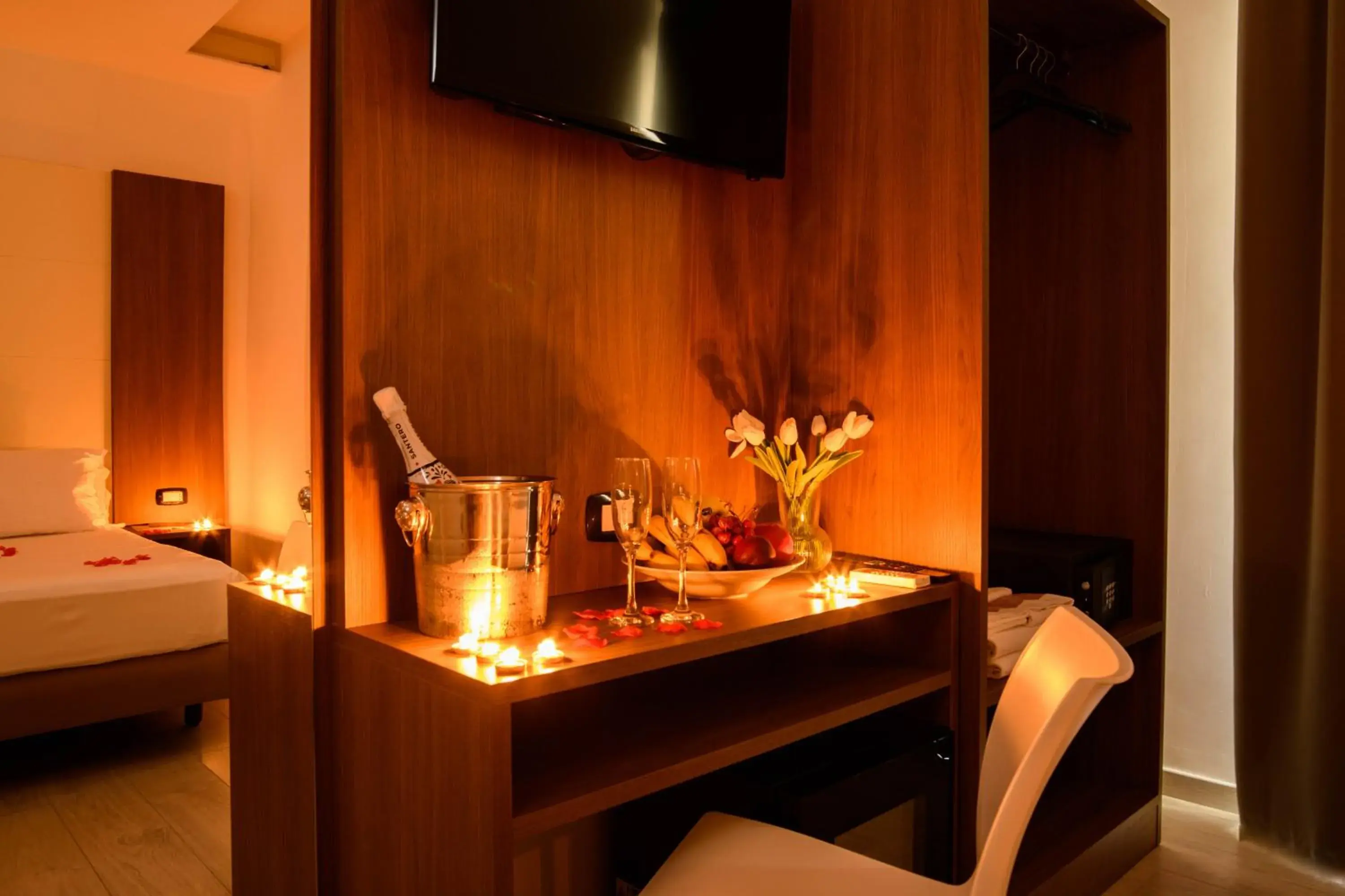 Drinks, Bed in Hotel La Mela Drinks, Bed in Hotel La Mela