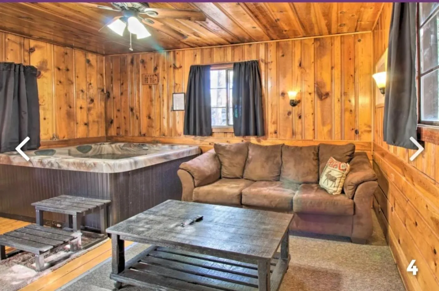 Hot Tub in Hidden Rest Cabins and Resort