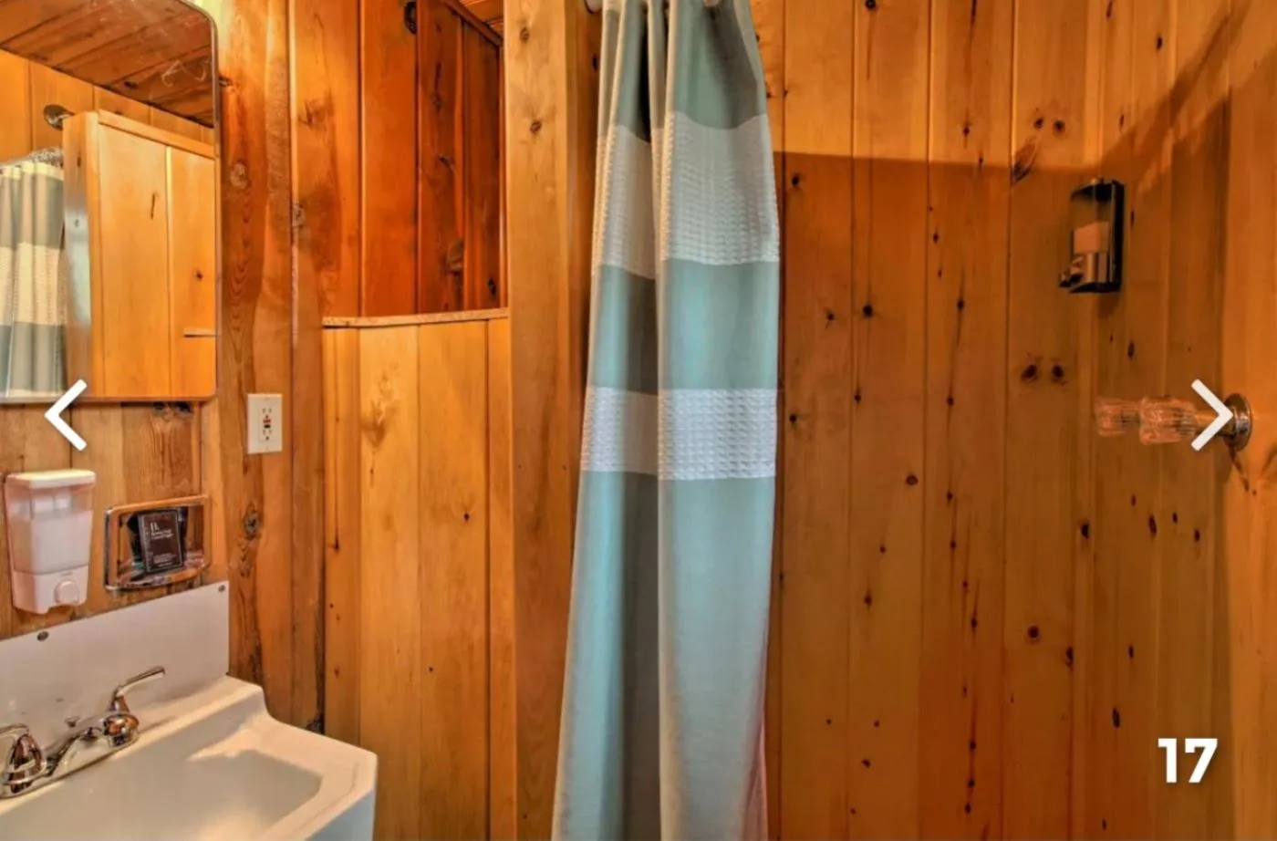 Shower in Hidden Rest Cabins and Resort
