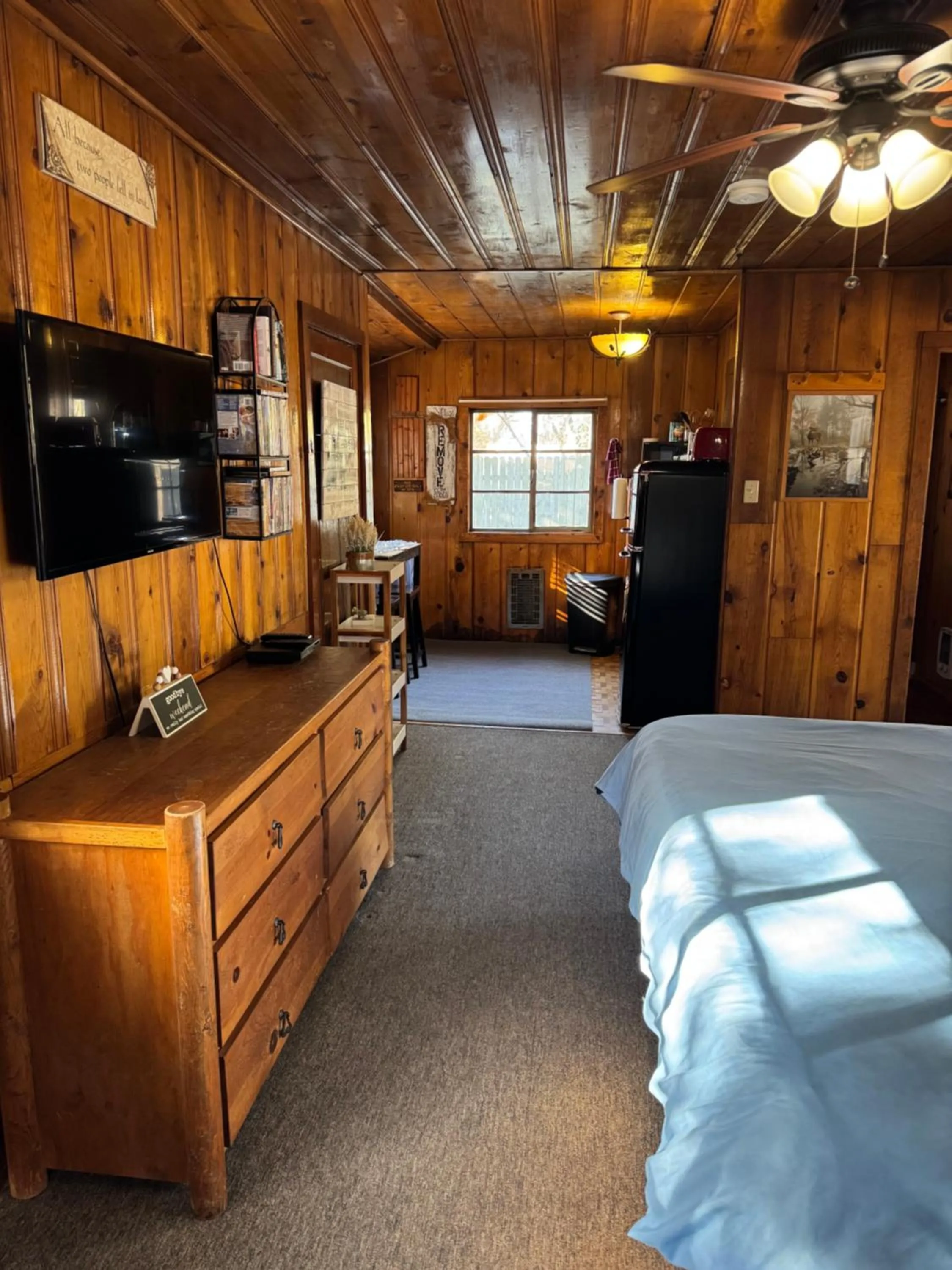 Bed in Hidden Rest Cabins and Resort