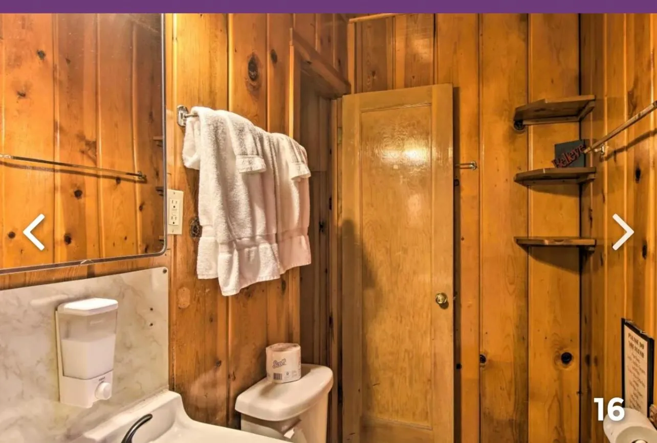 Bathroom in Hidden Rest Cabins and Resort