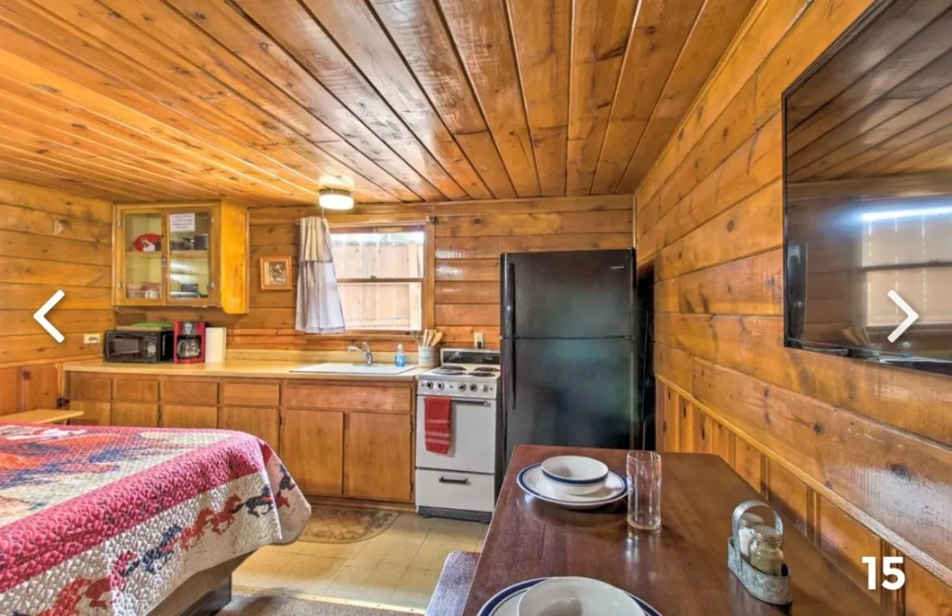 Kitchen or kitchenette, Bed in Hidden Rest Cabins and Resort