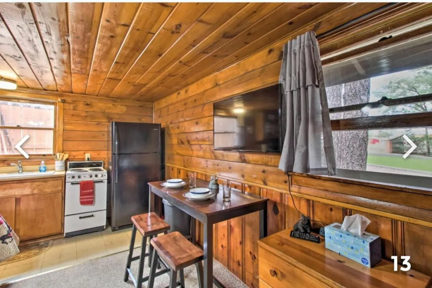 Dining area in Hidden Rest Cabins and Resort