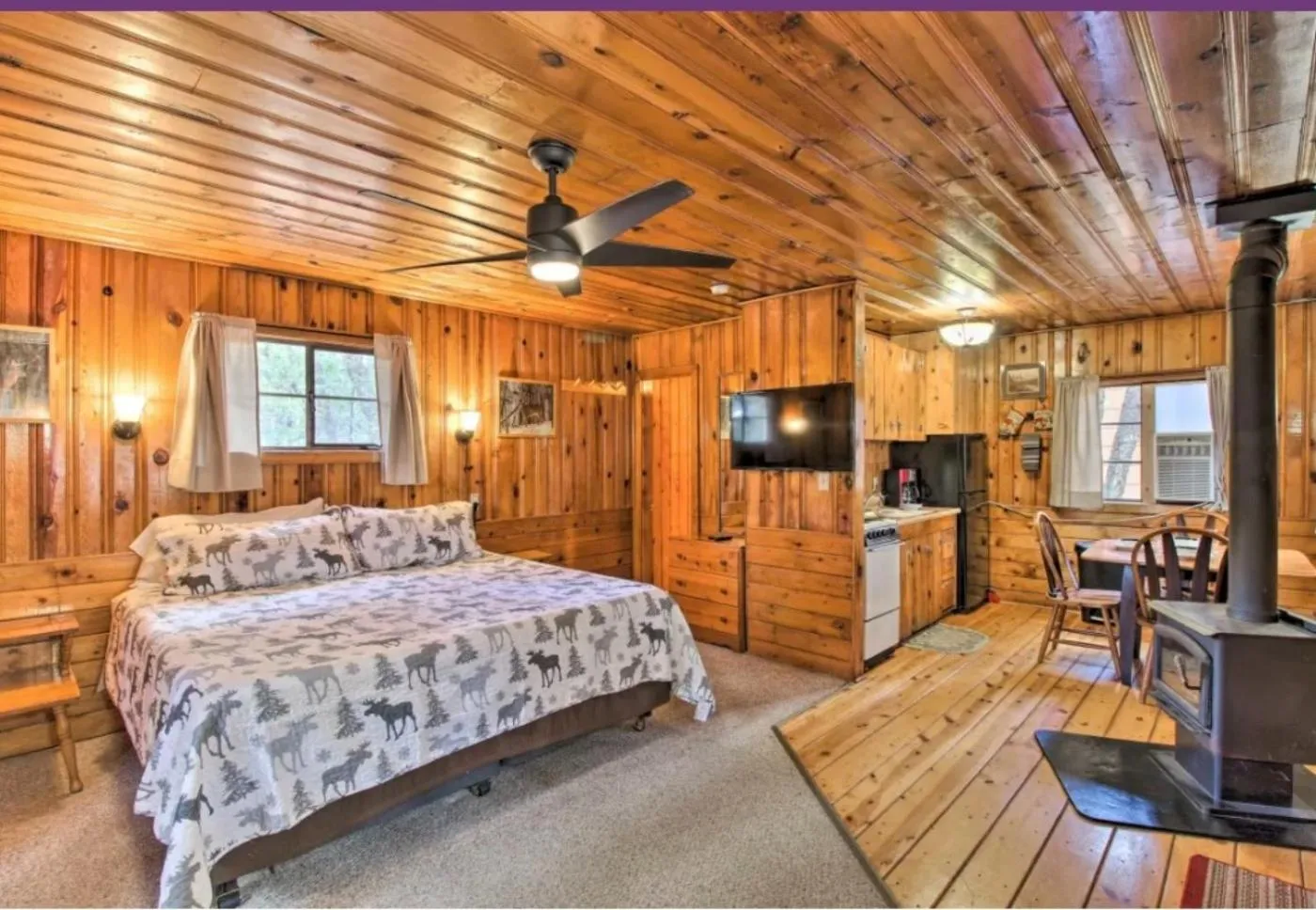 Photo of the whole room, Bed in Hidden Rest Cabins and Resort
