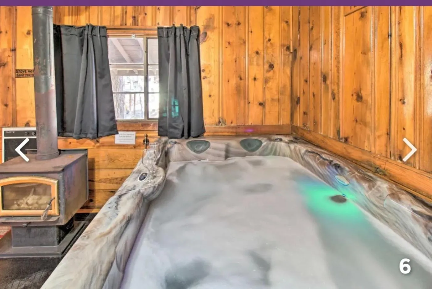 Hot Tub in Hidden Rest Cabins and Resort
