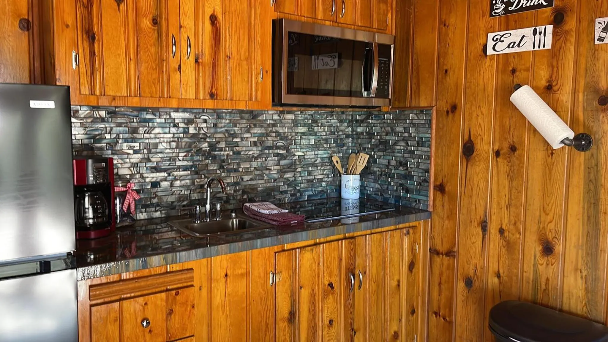 Kitchen or kitchenette in Hidden Rest Cabins and Resort