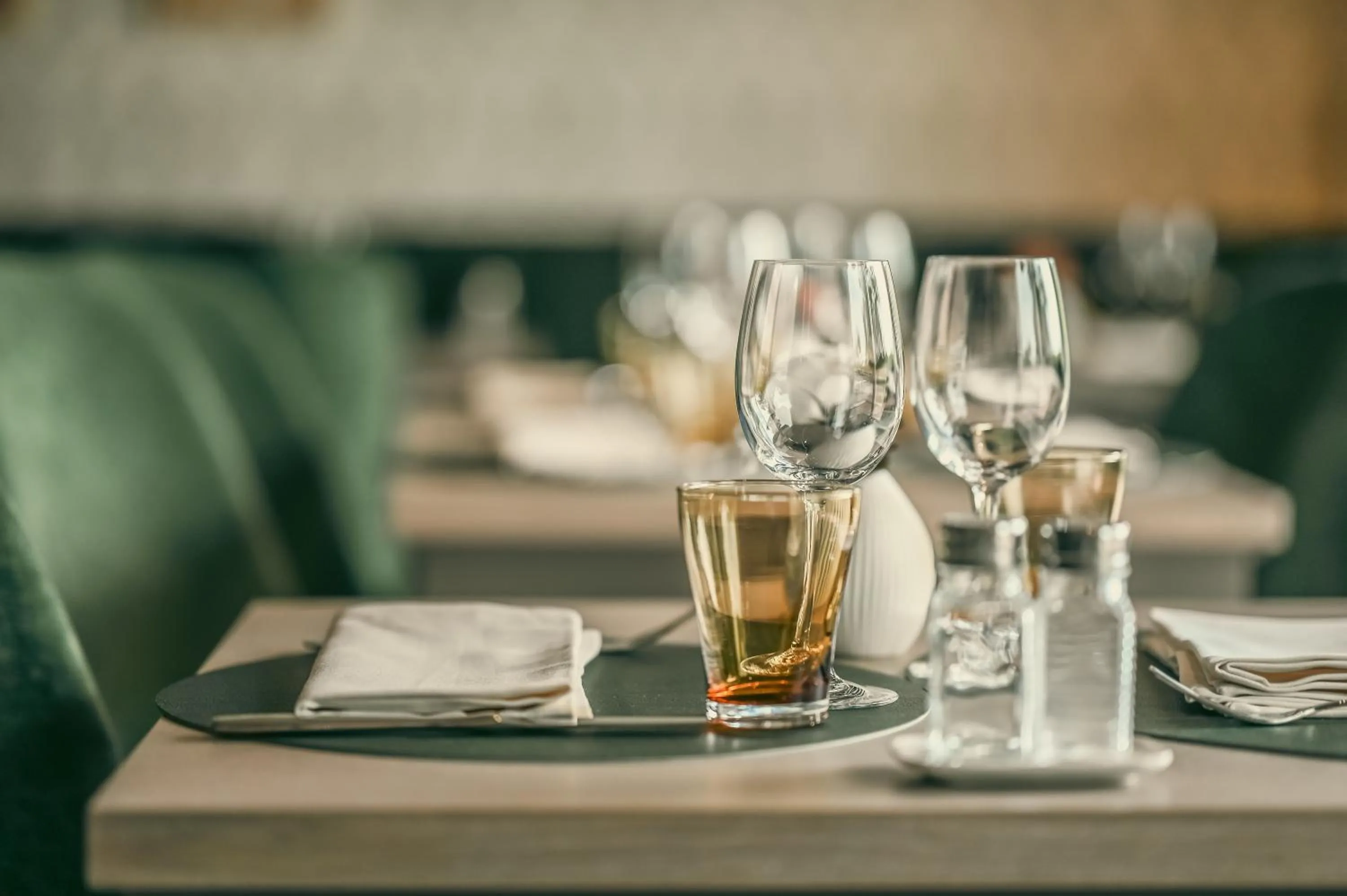 Restaurant/places to eat in Hôtel Casa 49