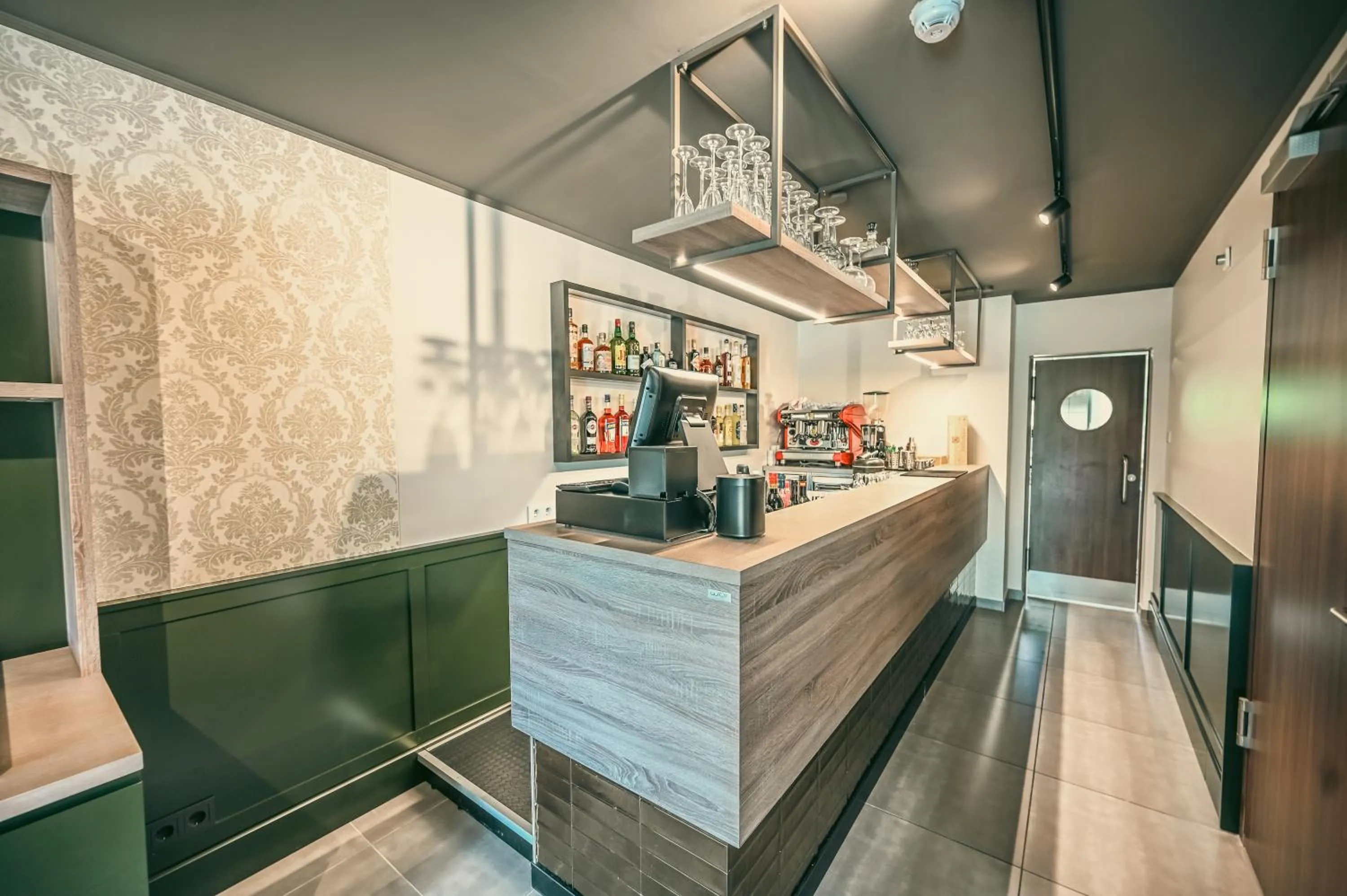 Restaurant/places to eat in Hôtel Casa 49