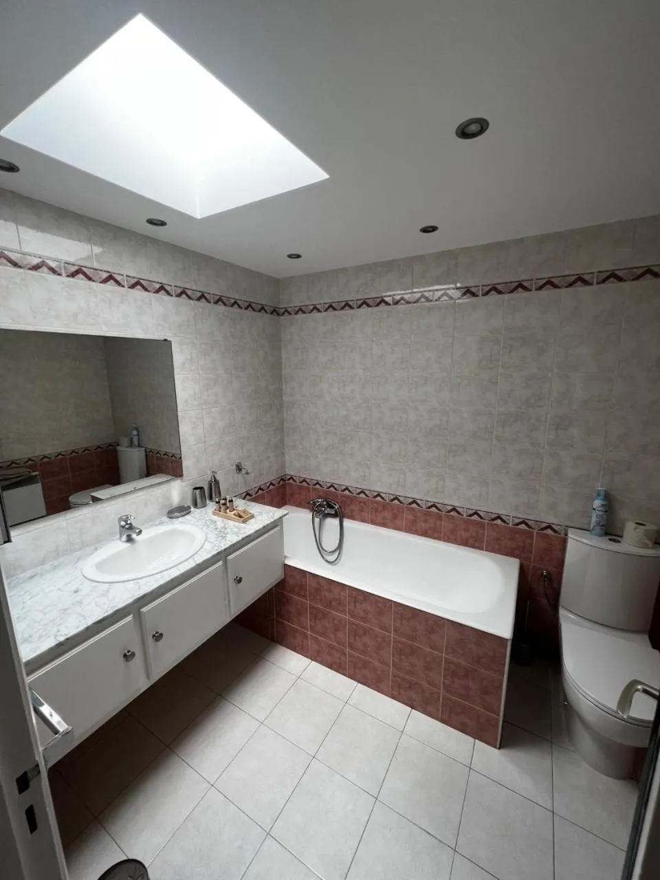 Toilet in Top-of-range appartment of 90m2 & 20m2 of sunny terrace, 2min from sea