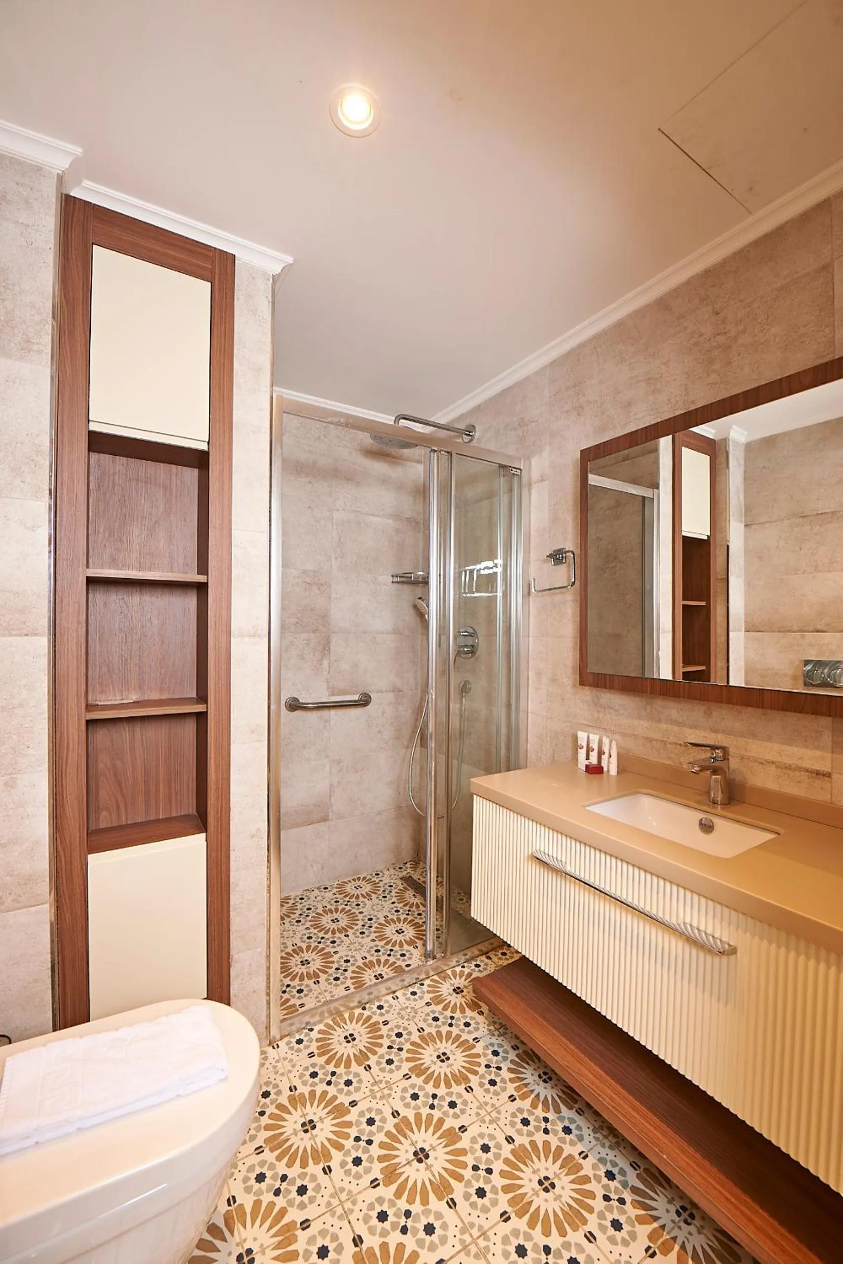 Shower in Saratoga Hotel Sultanahmet