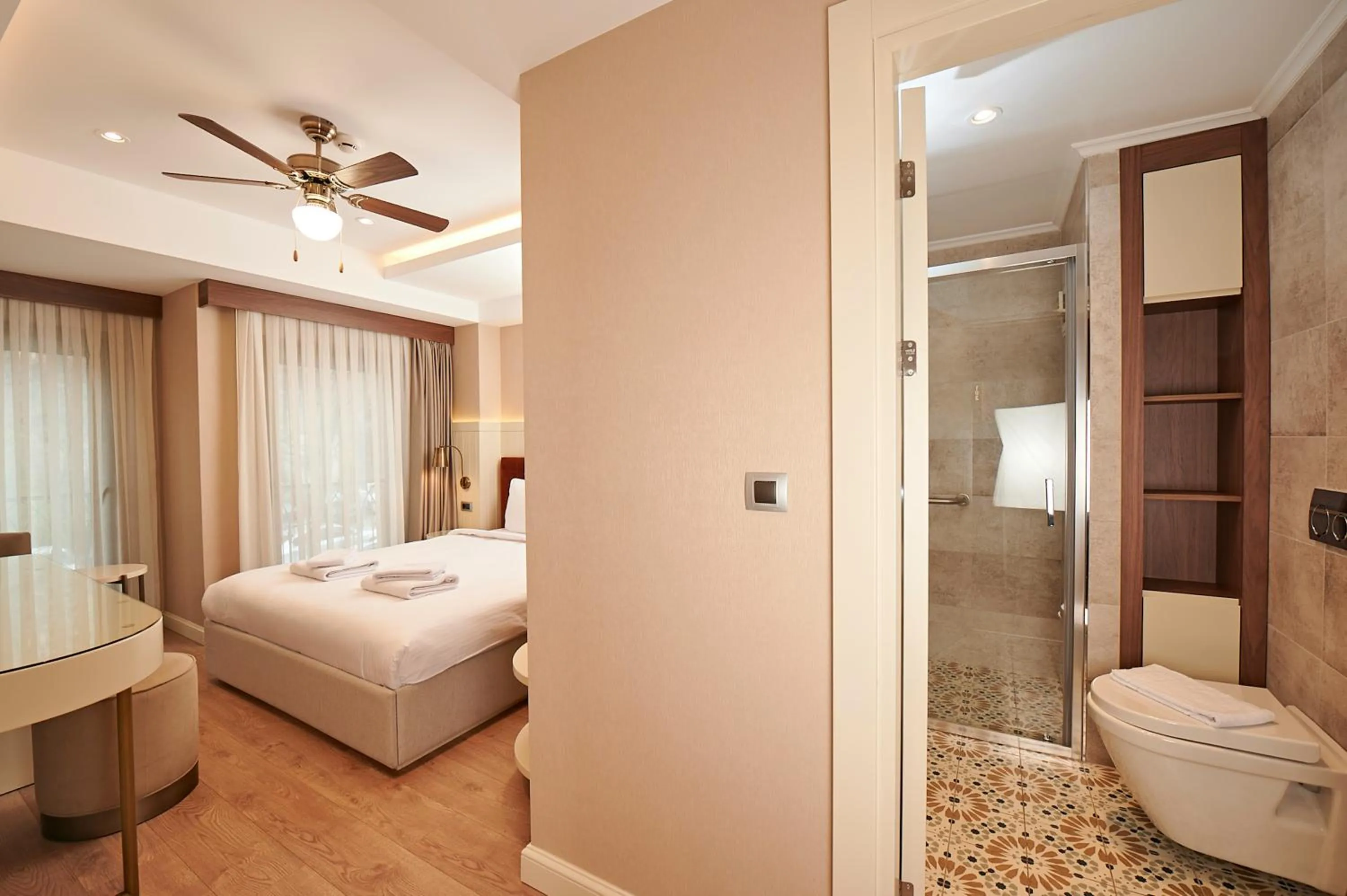 Shower, Bed in Saratoga Hotel Sultanahmet