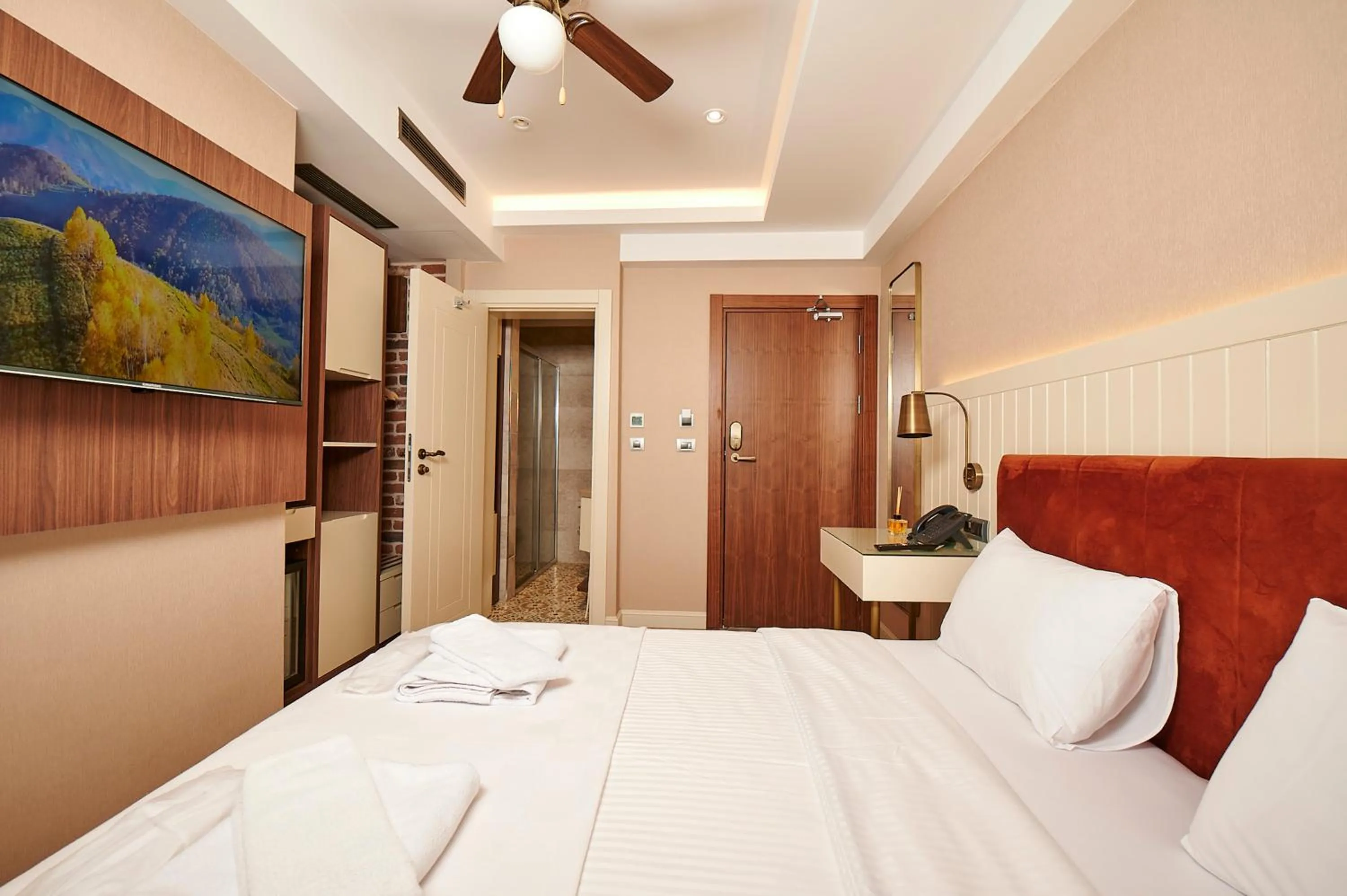 Bed in Saratoga Hotel Sultanahmet