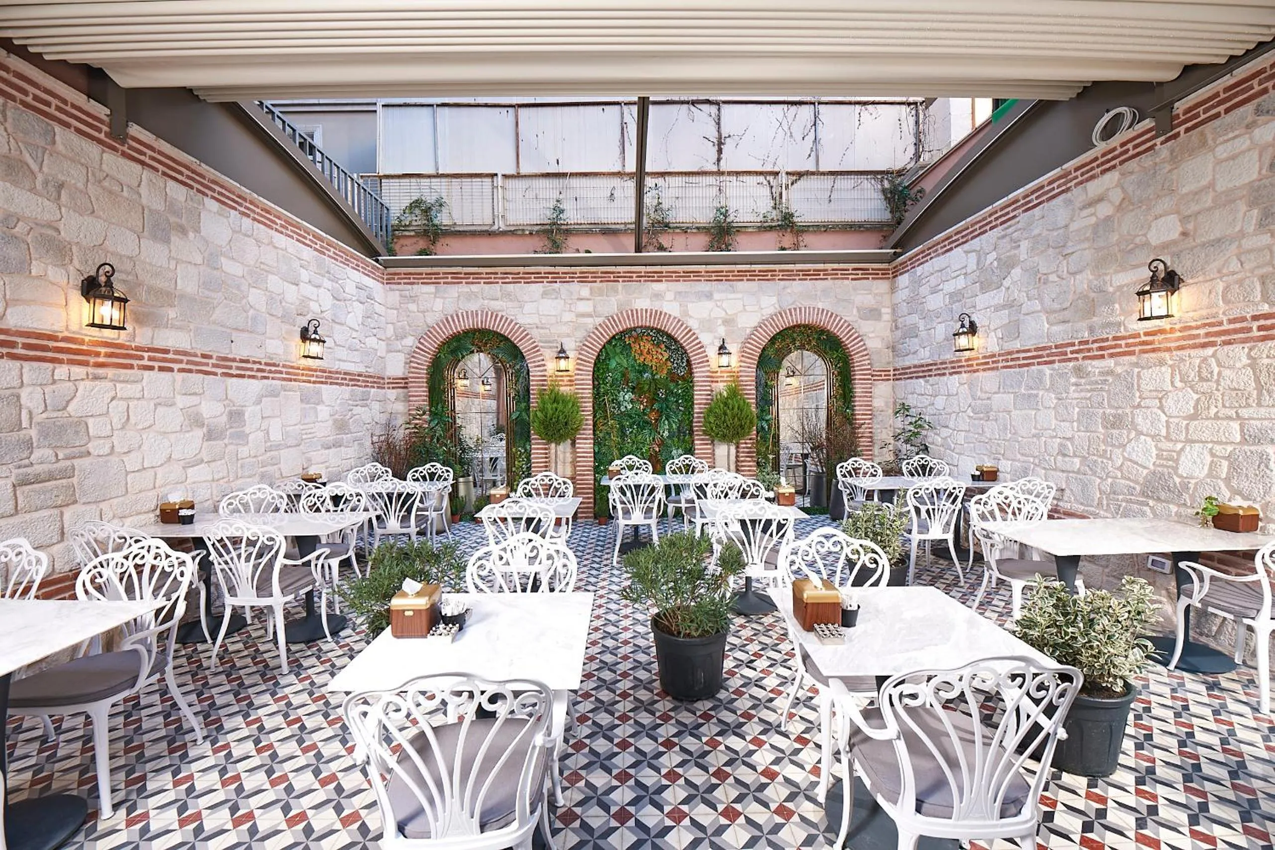 Restaurant/places to eat in Saratoga Hotel Sultanahmet