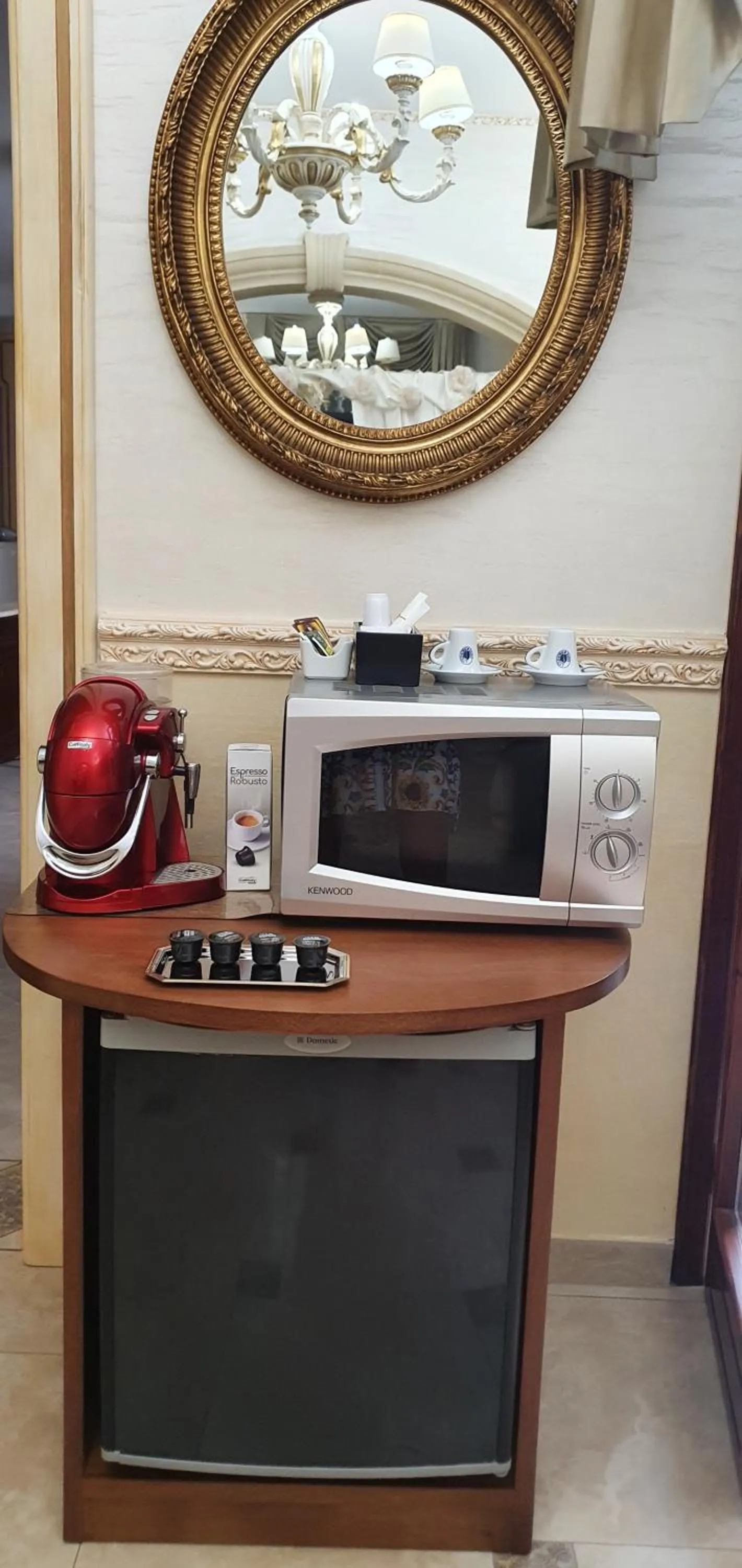 Coffee/tea facilities in Regina Suite
