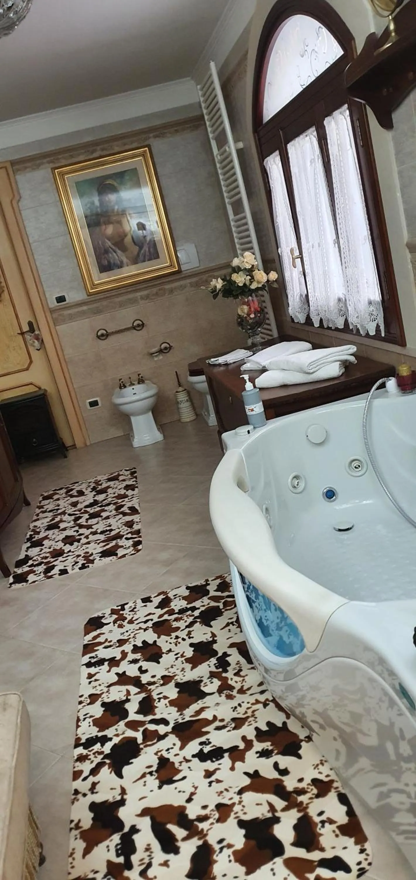 Hot Tub in Regina Suite