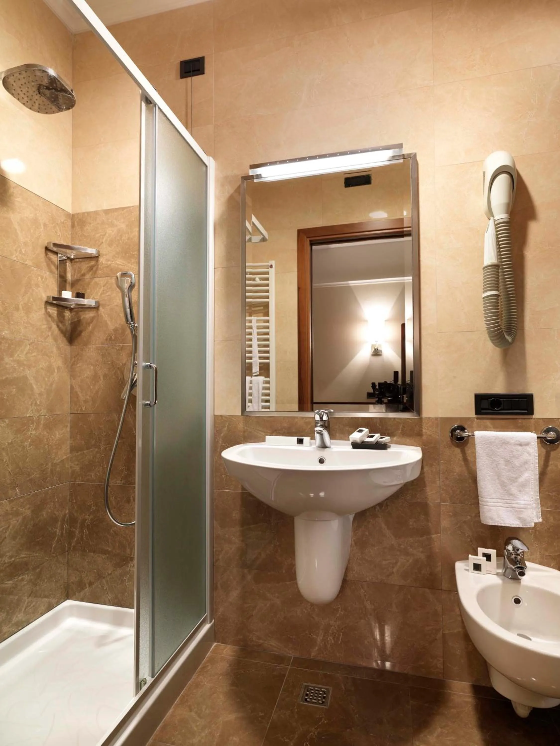 Bathroom in Hotel Al Pino Verde