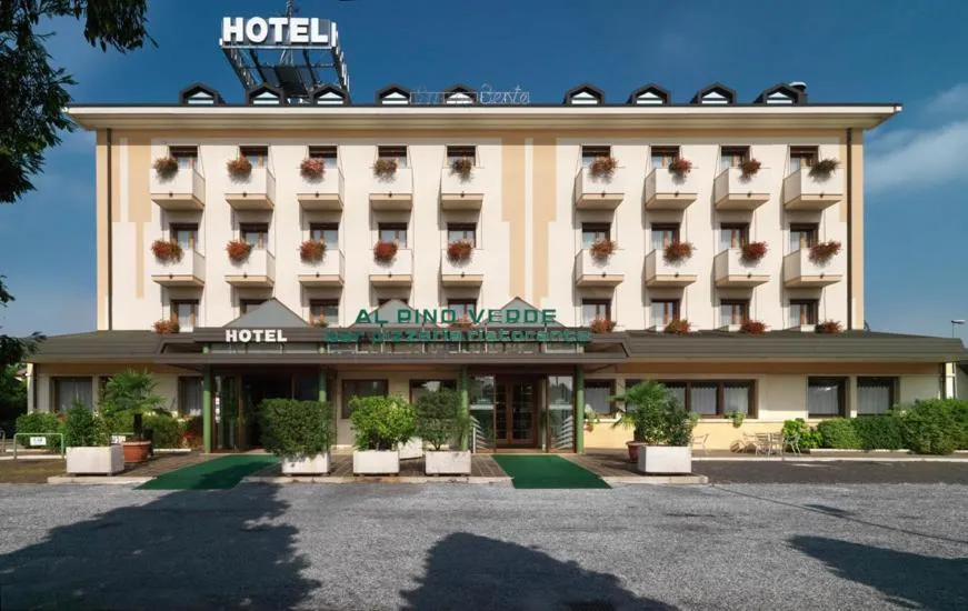 Property building in Hotel Al Pino Verde