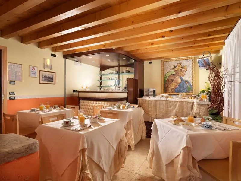 Restaurant/places to eat in Hotel & Residence Roma