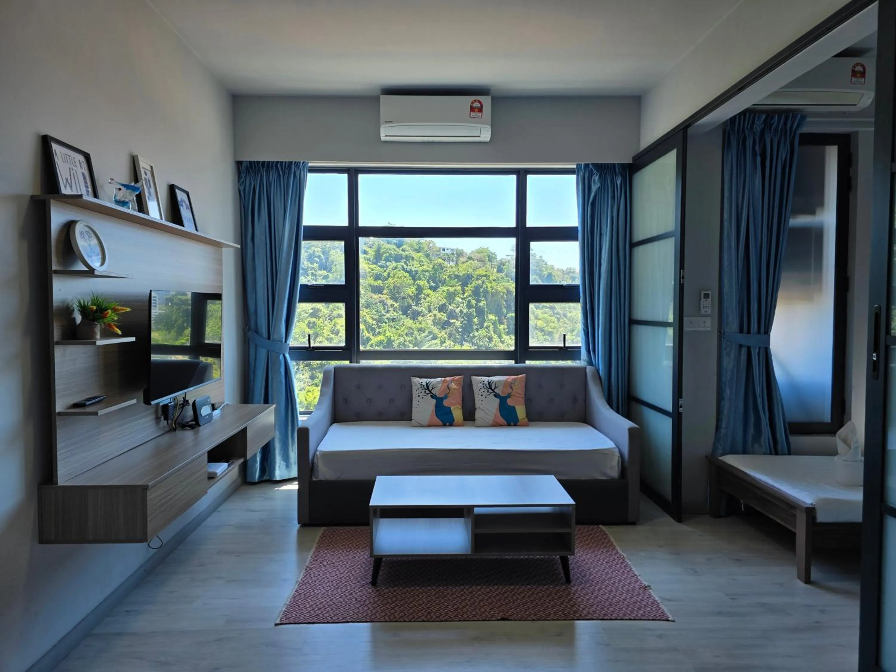 Living room, Bed in Nana Homestay - Jesselton quay