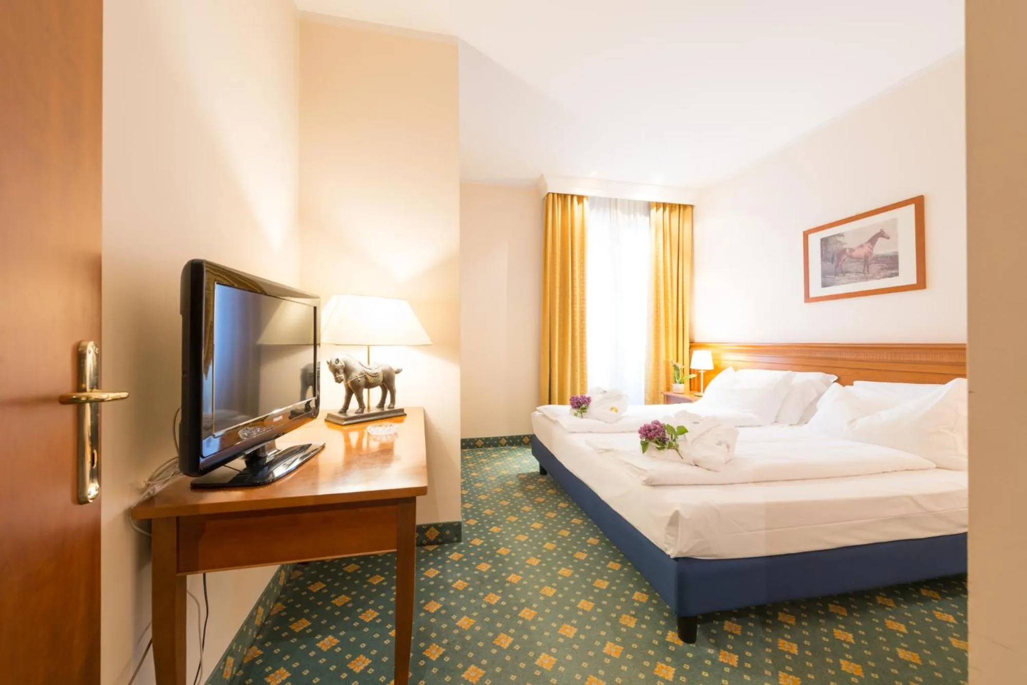 Bed in Hotel Eden