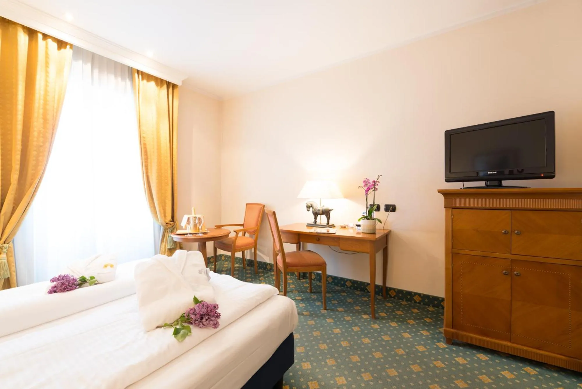Bed in Hotel Eden