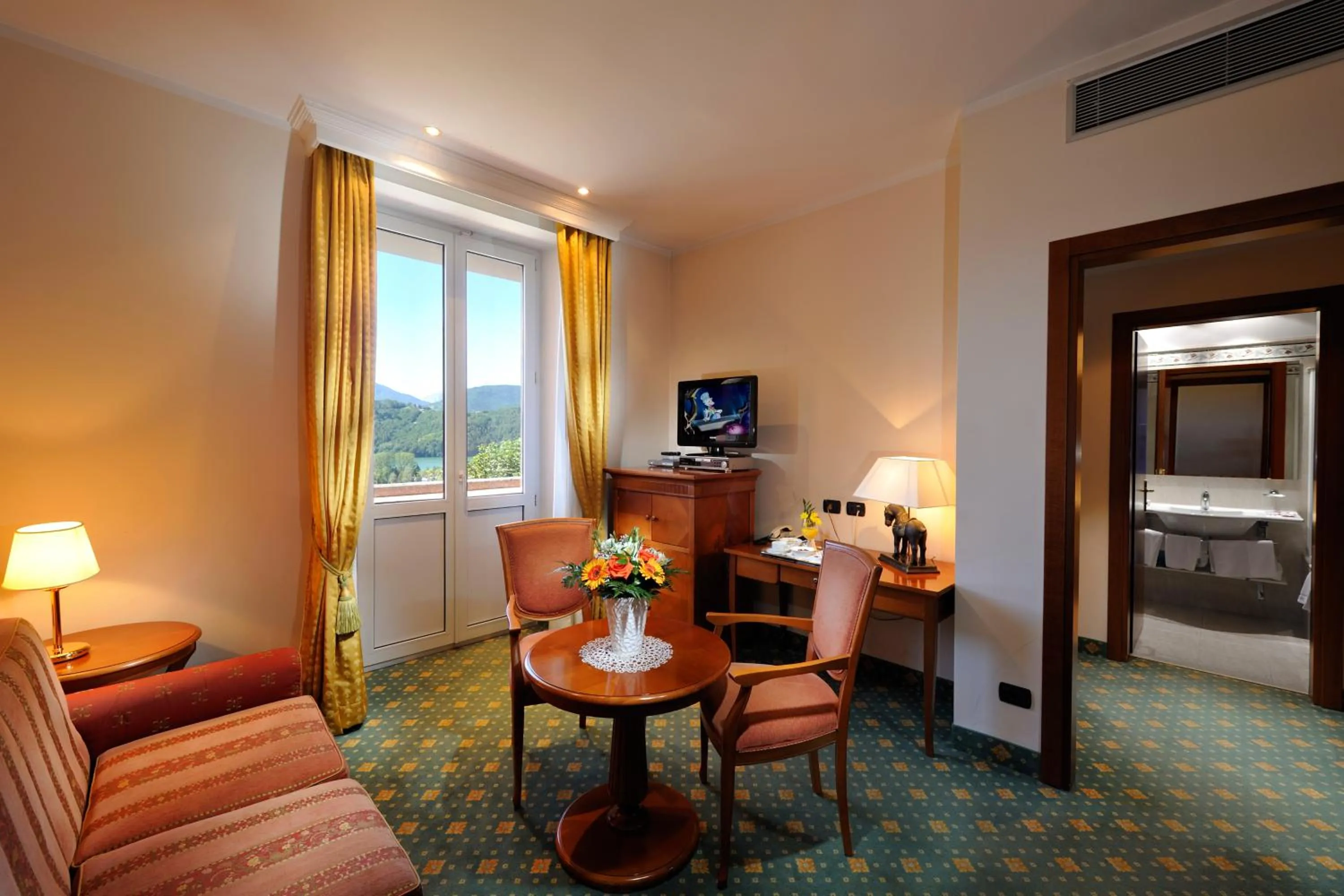 TV and multimedia, Bed in Hotel Eden