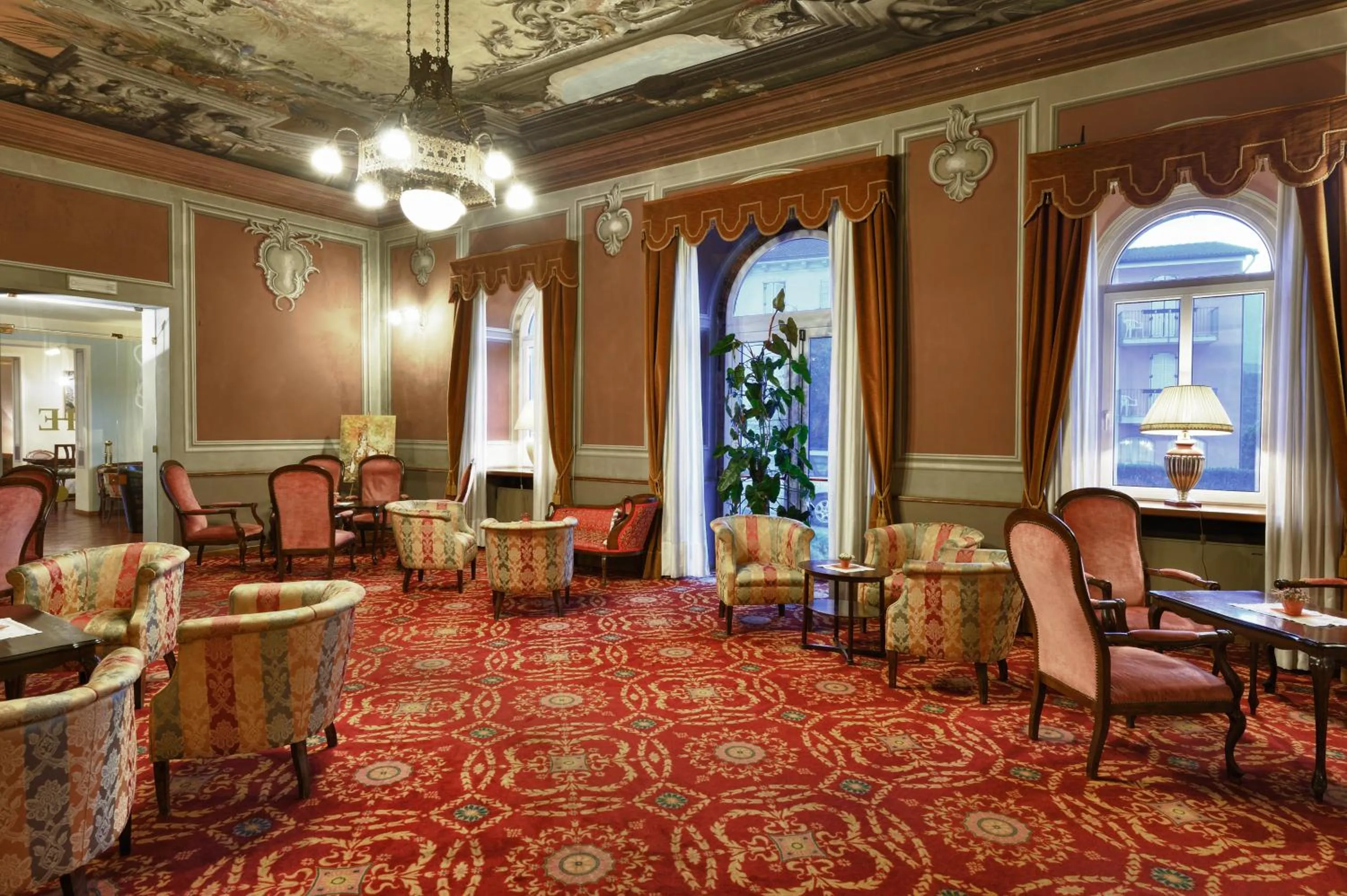Communal lounge/ TV room in Hotel Eden