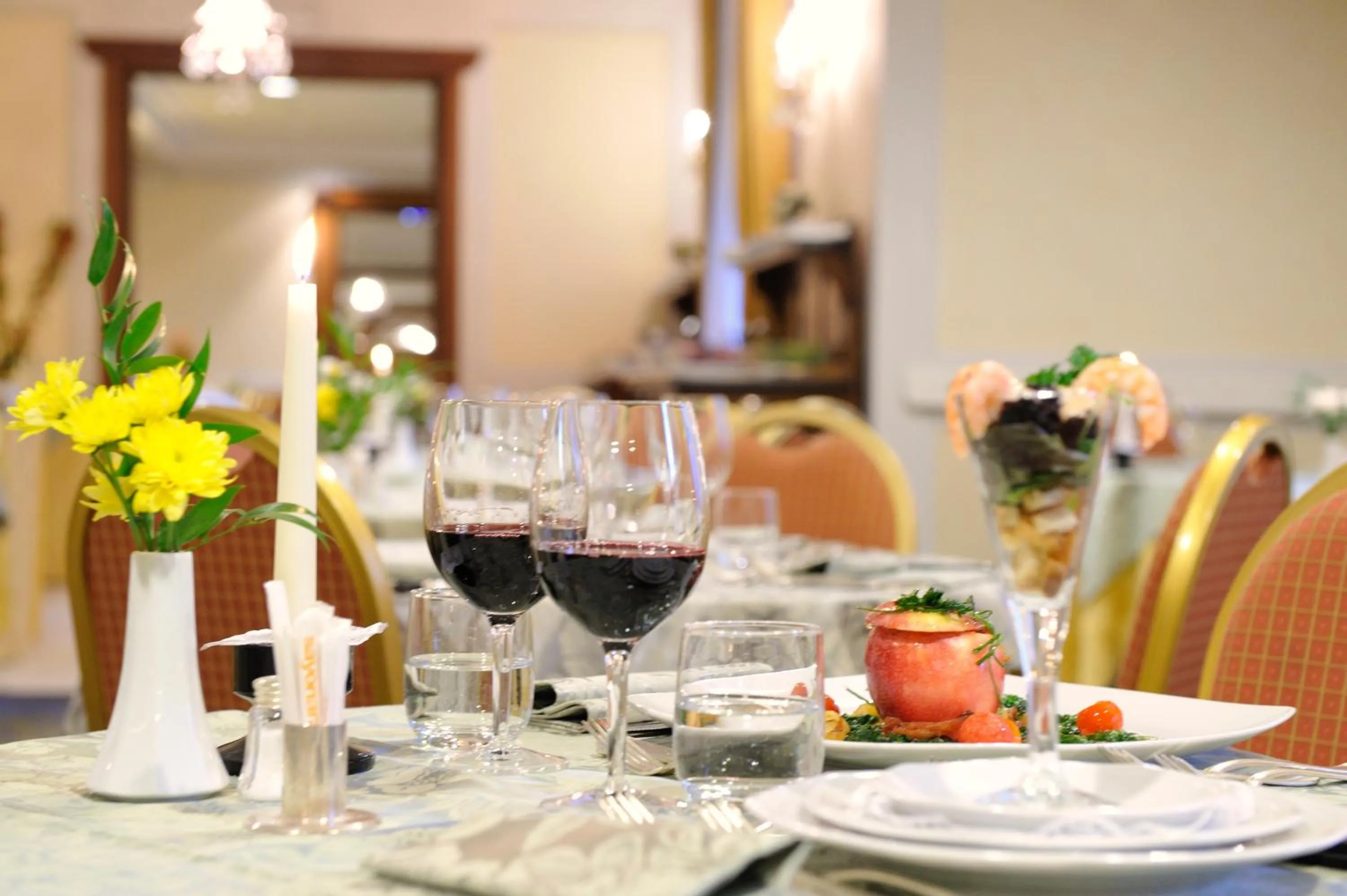 Restaurant/places to eat in Hotel Eden