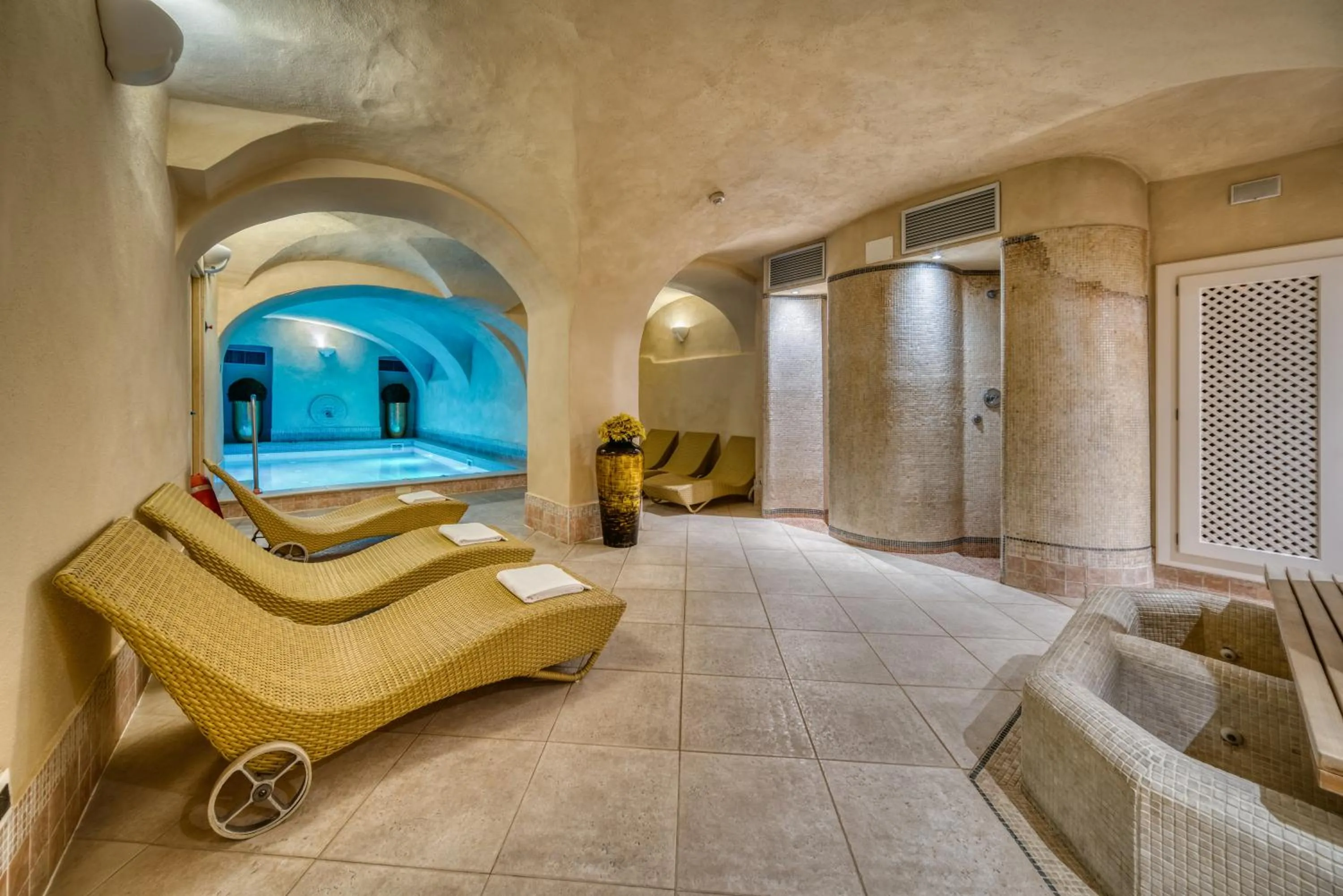 Swimming pool in Hotel Eden