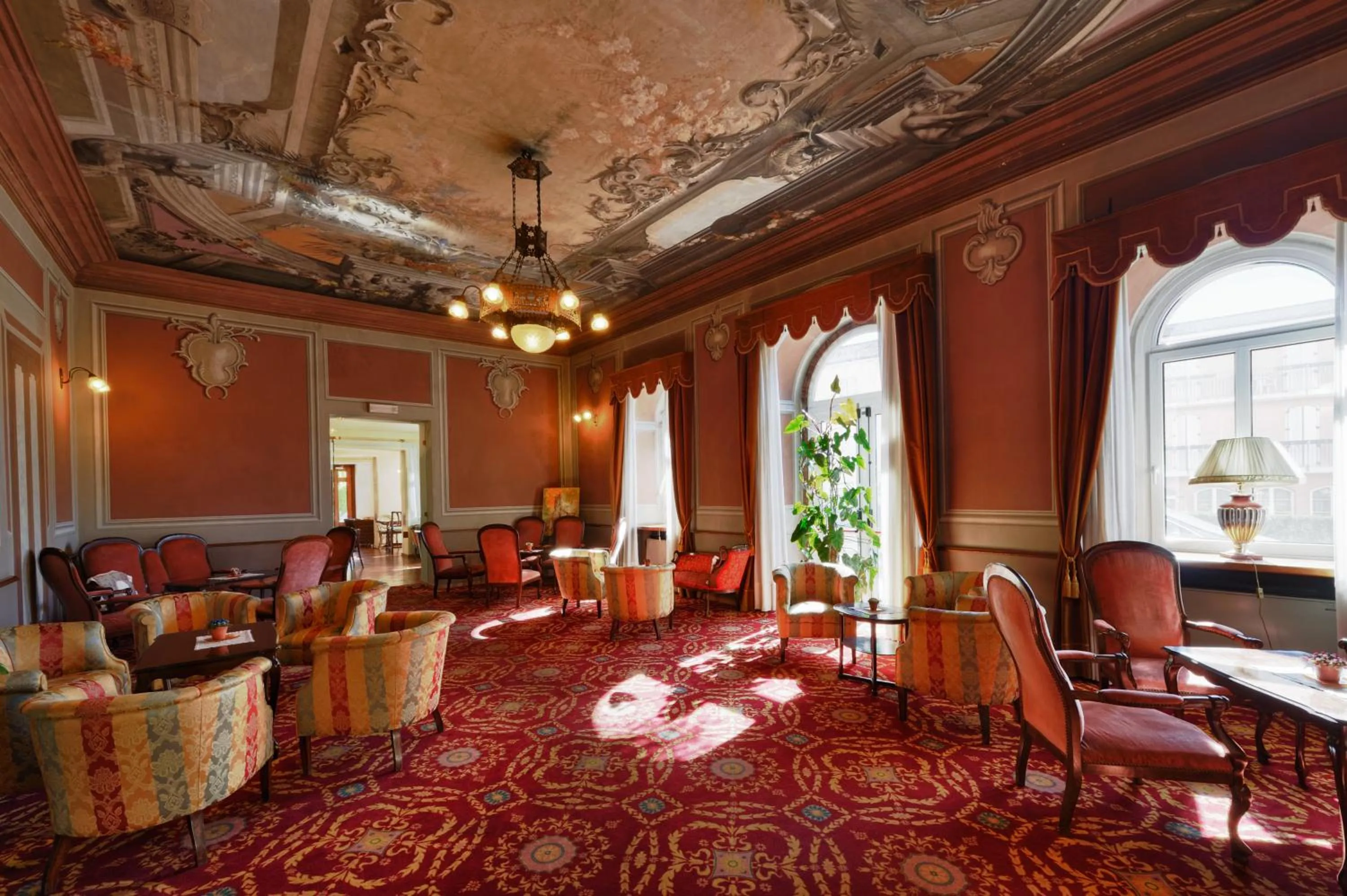 Communal lounge/ TV room in Hotel Eden