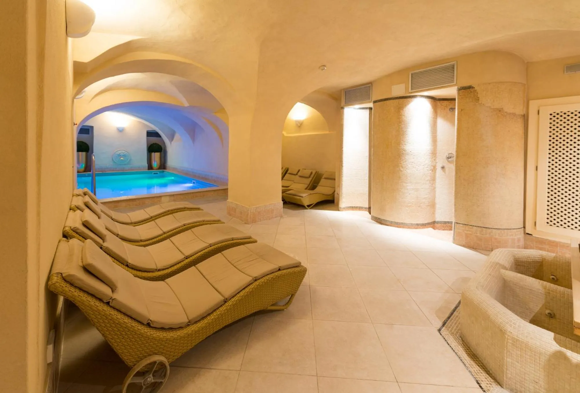 Swimming pool in Hotel Eden