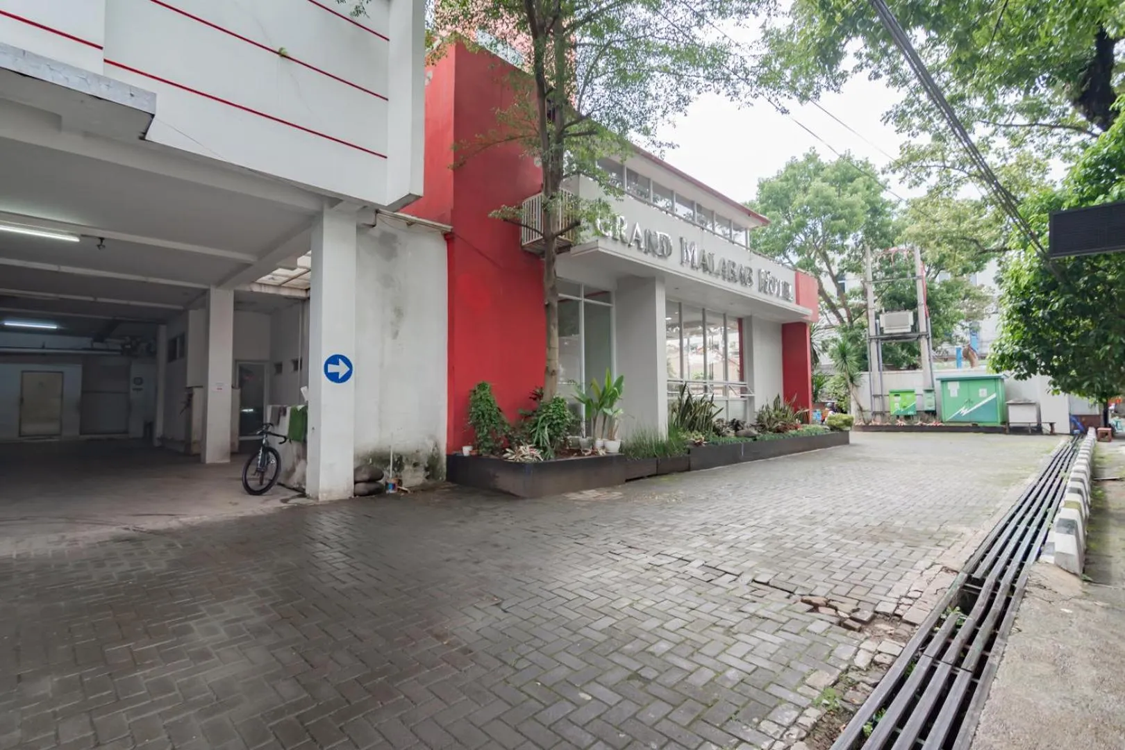 Facade/entrance in Urbanview Hotel Grand Malabar Bandung