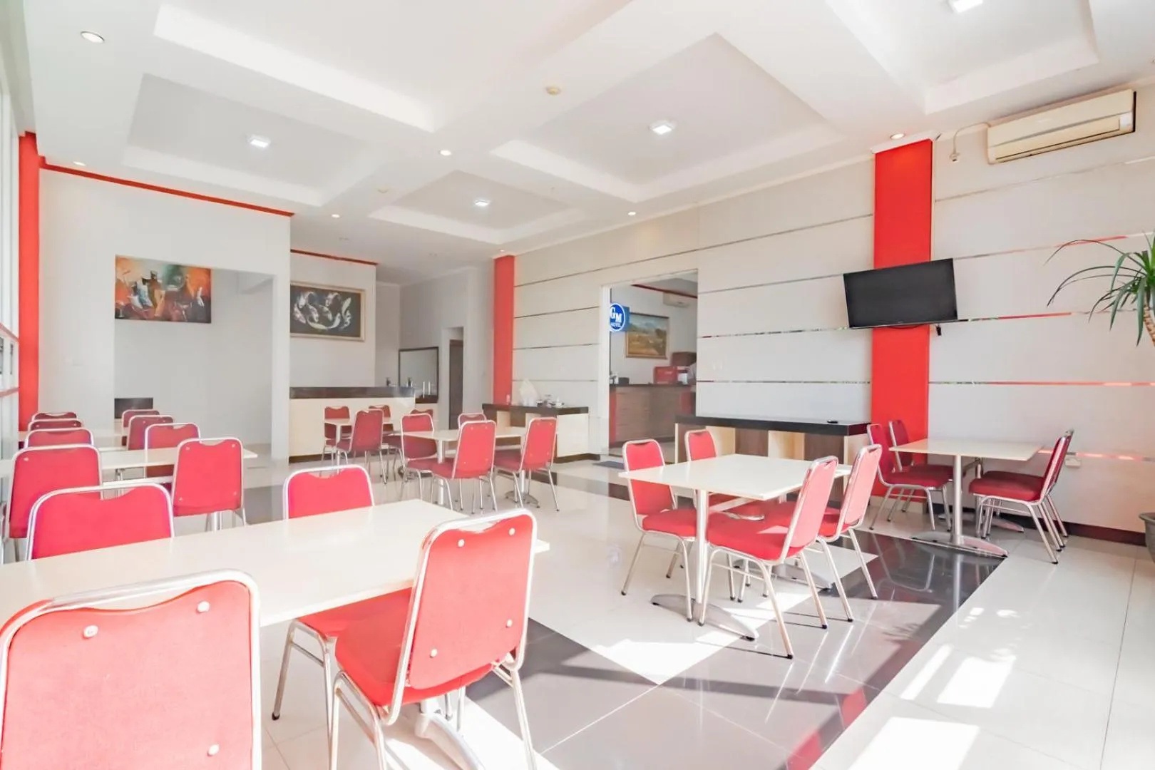 Restaurant/places to eat in Urbanview Hotel Grand Malabar Bandung