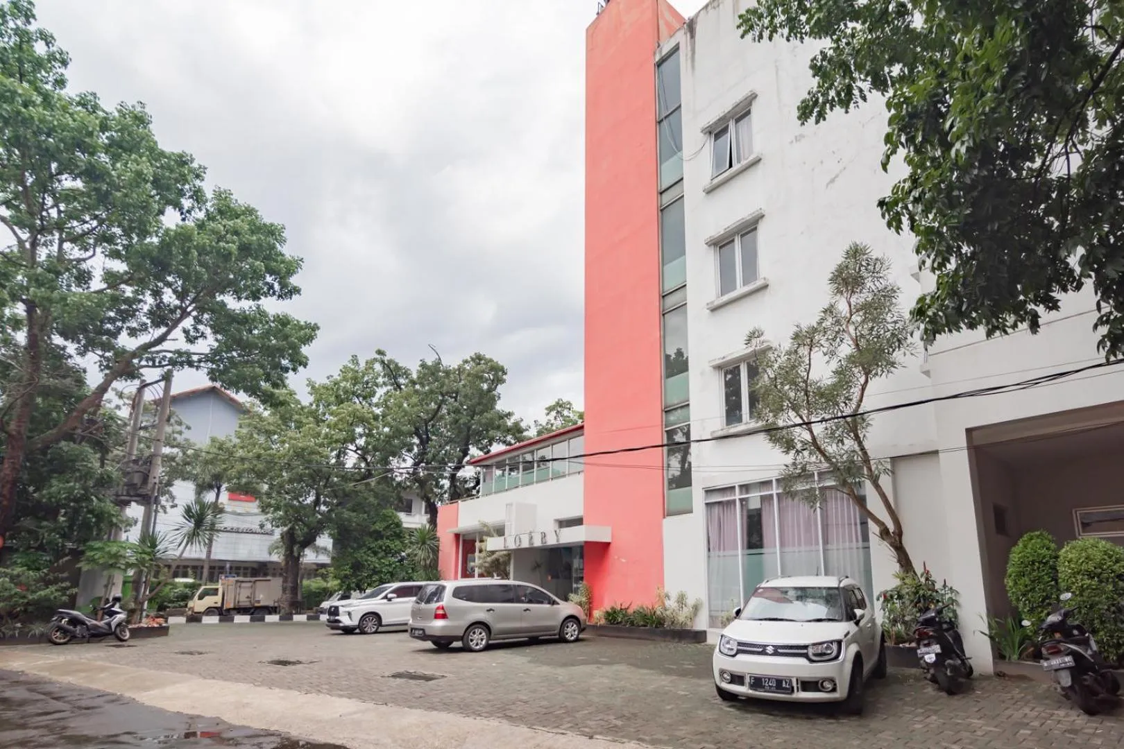 Property building in Urbanview Hotel Grand Malabar Bandung