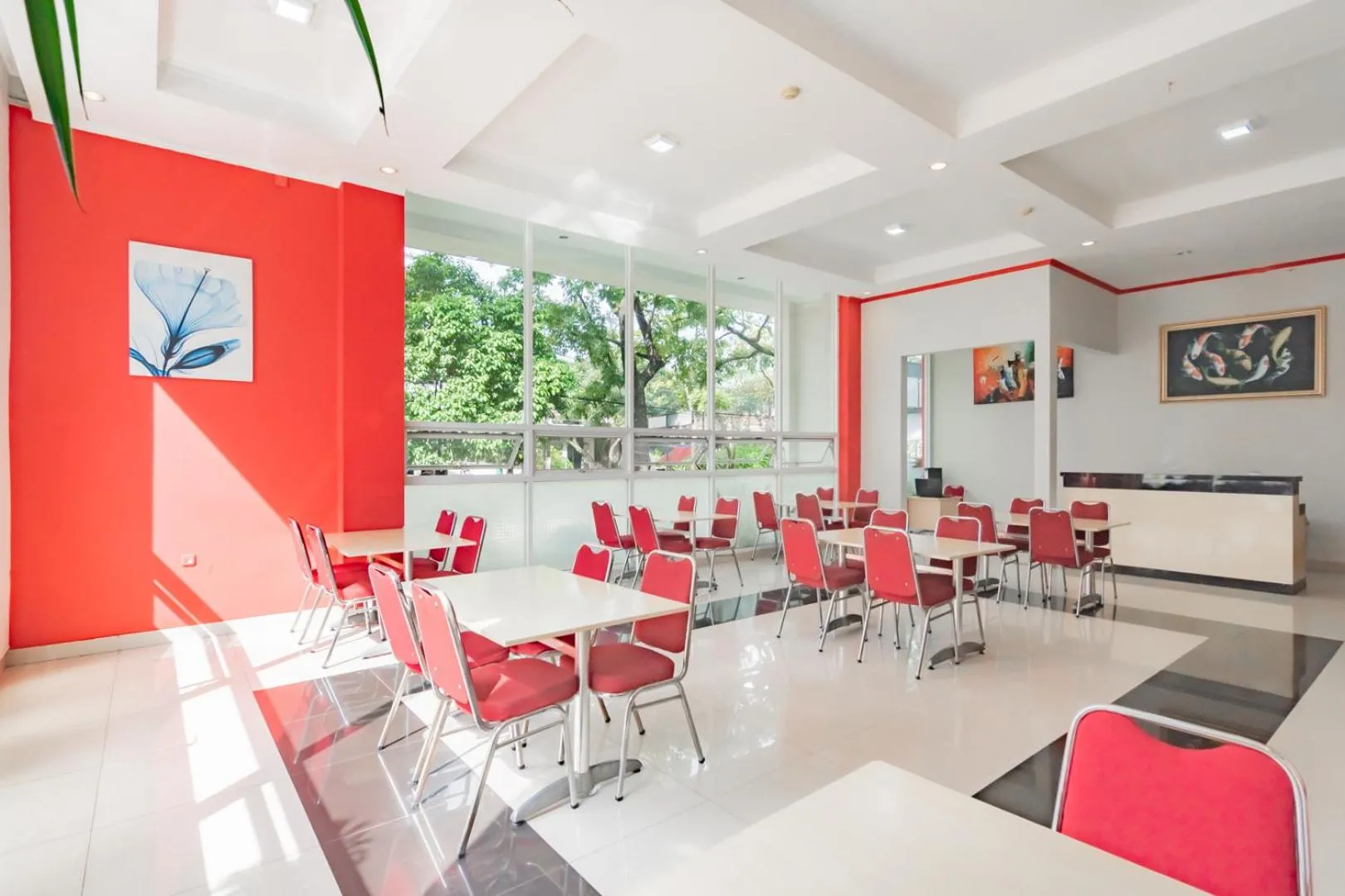 Restaurant/places to eat in Urbanview Hotel Grand Malabar Bandung