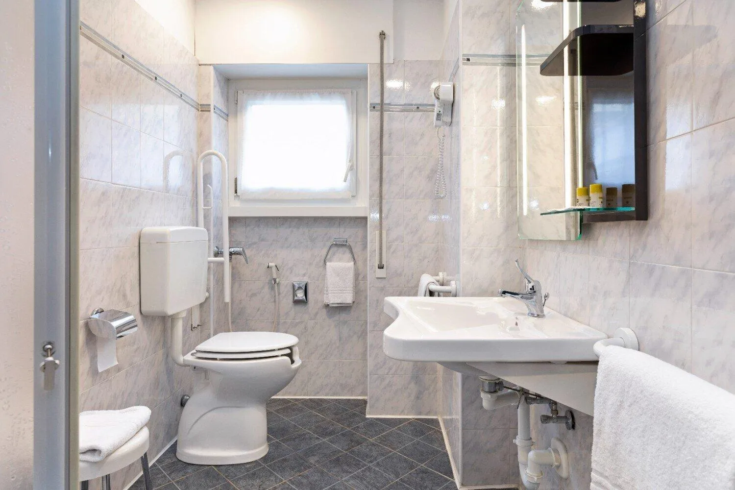 Photo of the whole room in B&B Hotel Como City Center