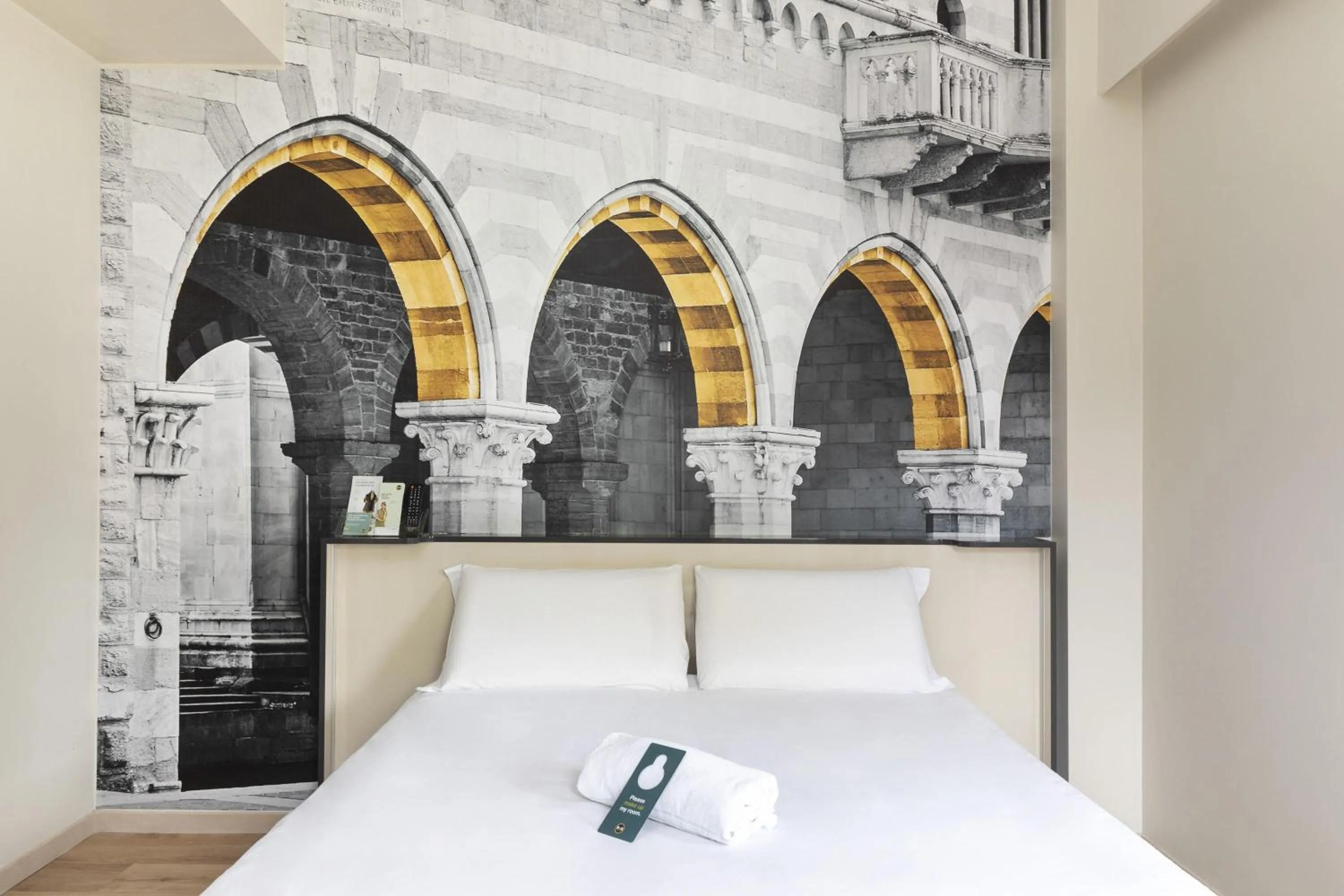 Photo of the whole room, Bed in B&B Hotel Como City Center