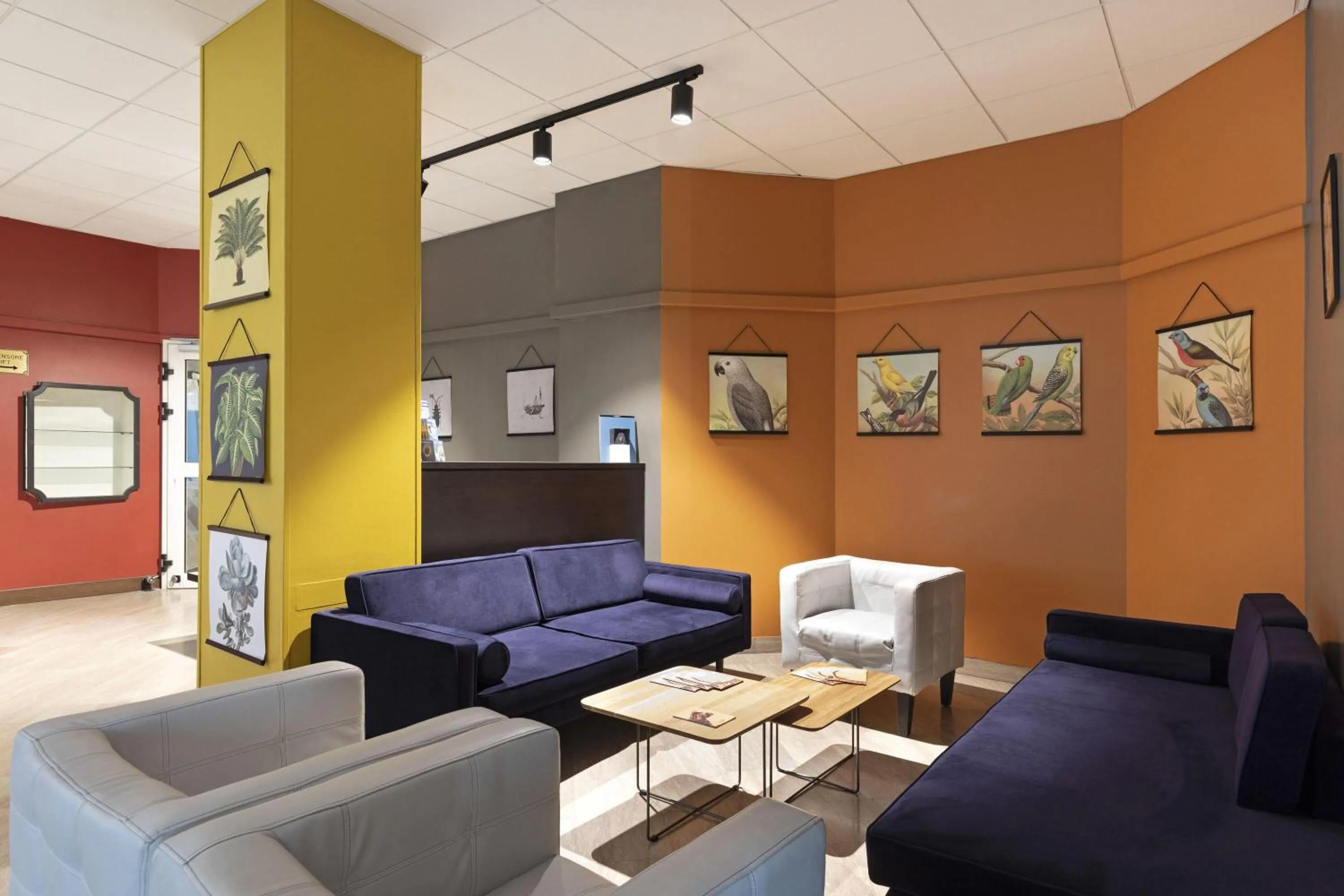 Lobby or reception in B&B Hotel Como City Center