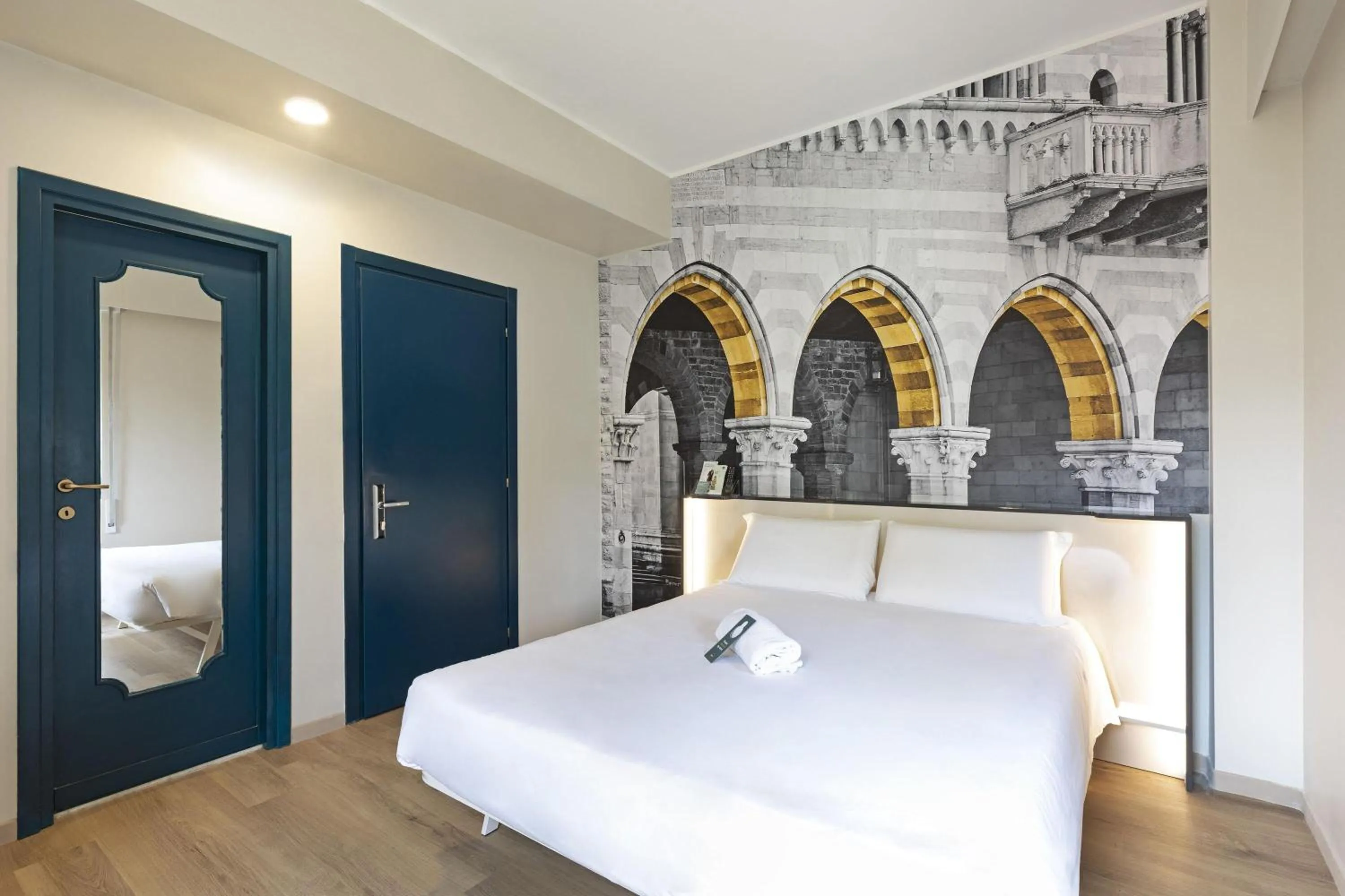 Photo of the whole room, Bed in B&B Hotel Como City Center