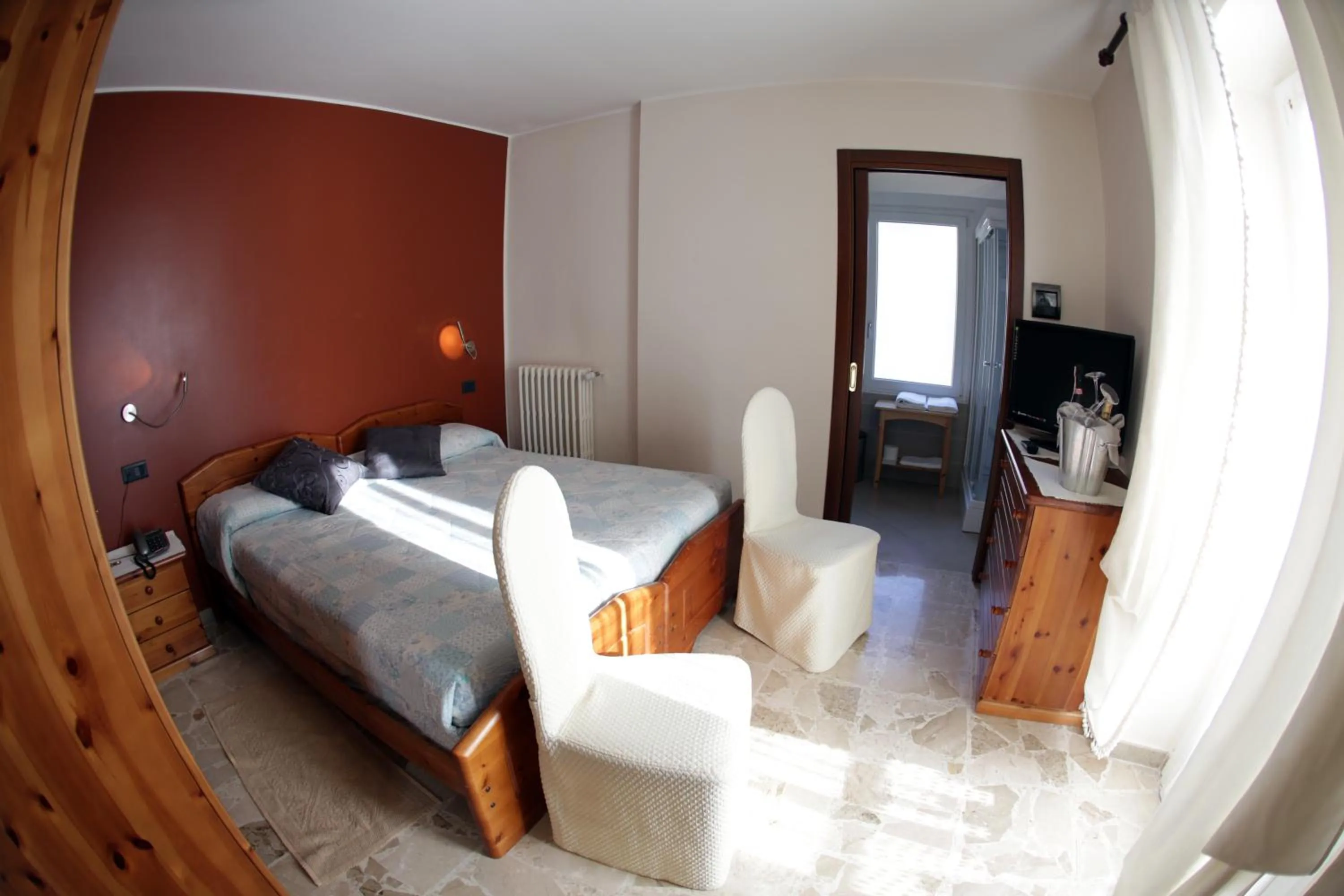 Bedroom, Bed in Aurora