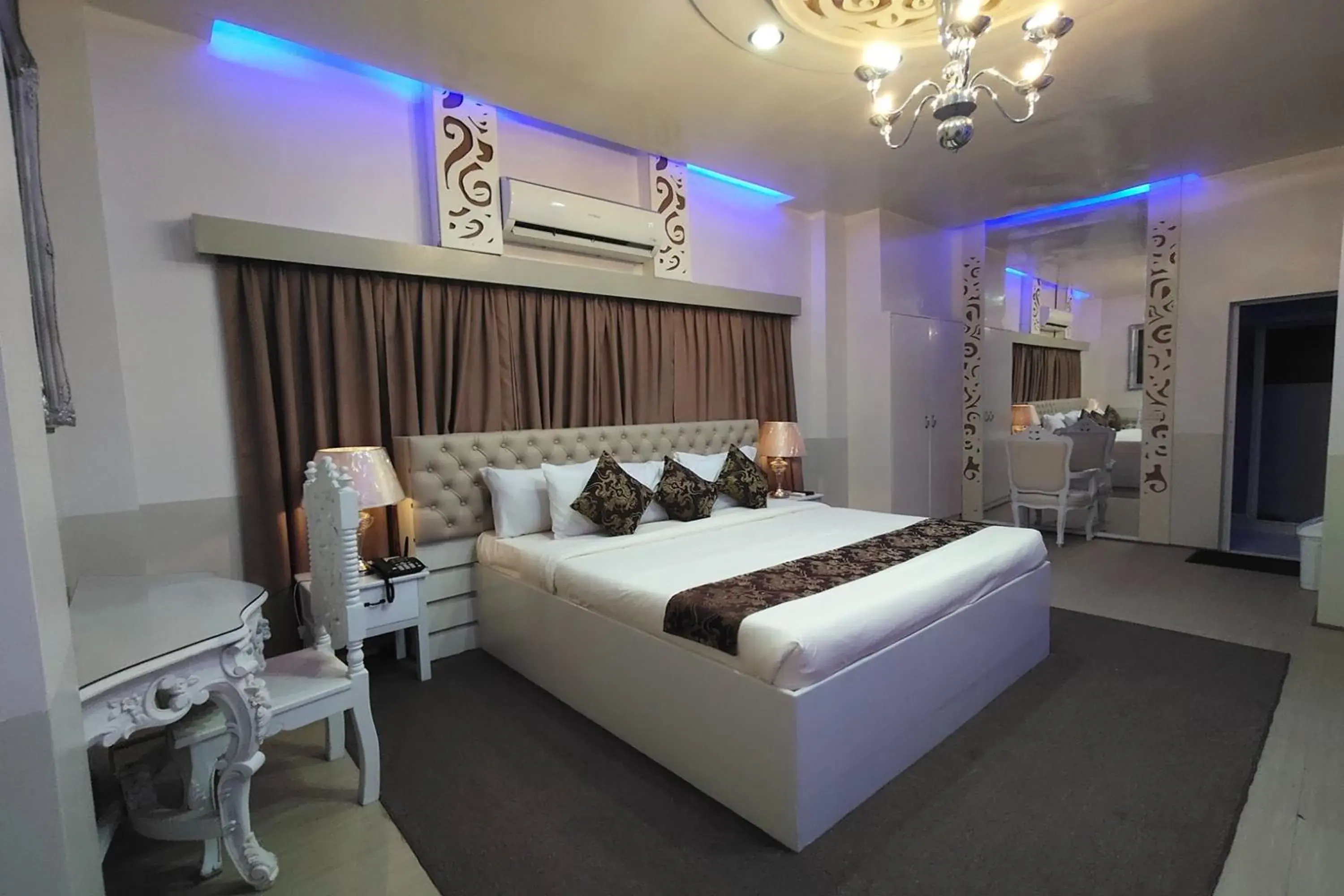 Bed in Bergamo Hotel Lingayen Bed in Bergamo Hotel Lingayen