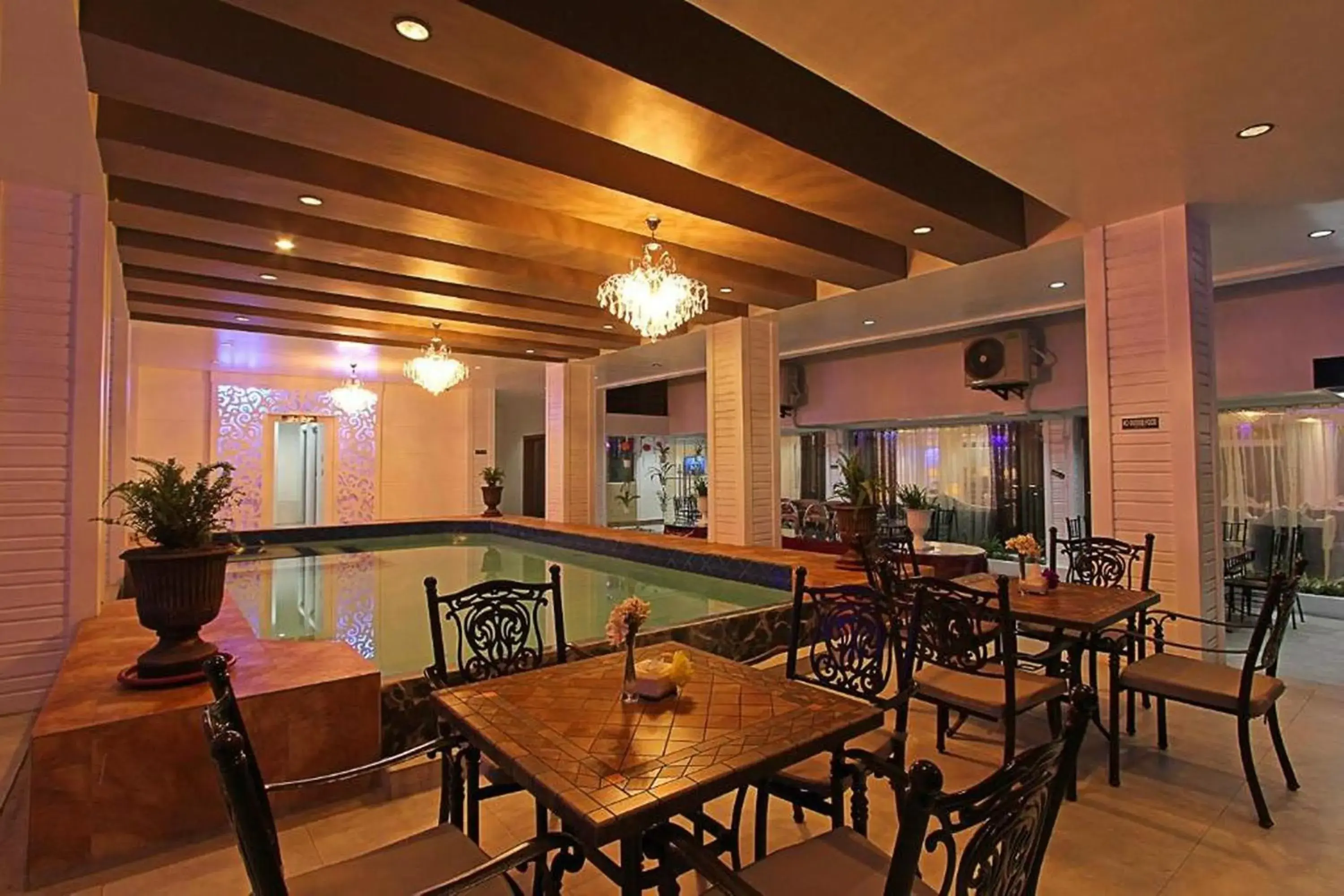 Restaurant/places to eat in Bergamo Hotel Lingayen Restaurant/places to eat in Bergamo Hotel Lingayen