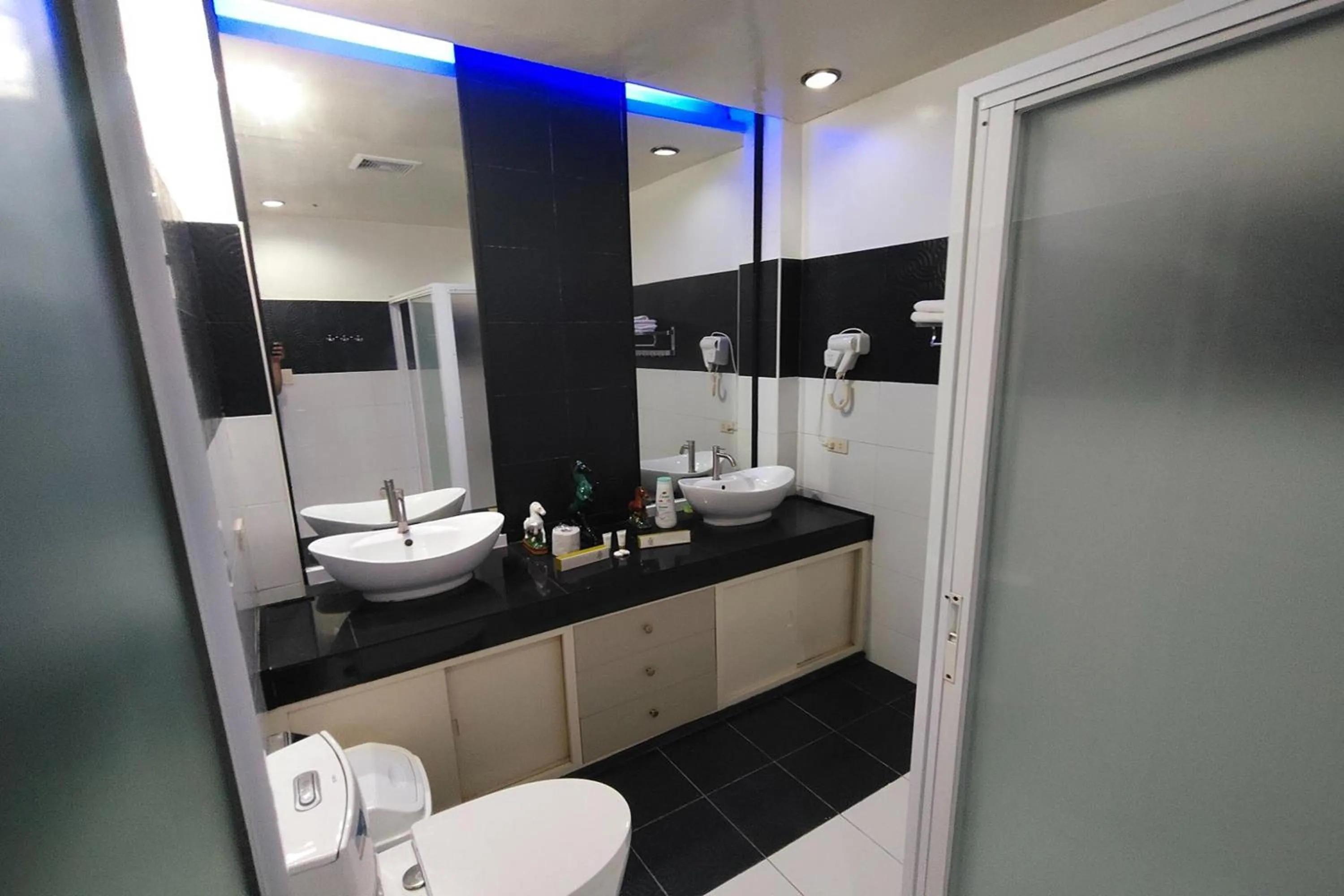 Toilet in Bergamo Hotel Lingayen