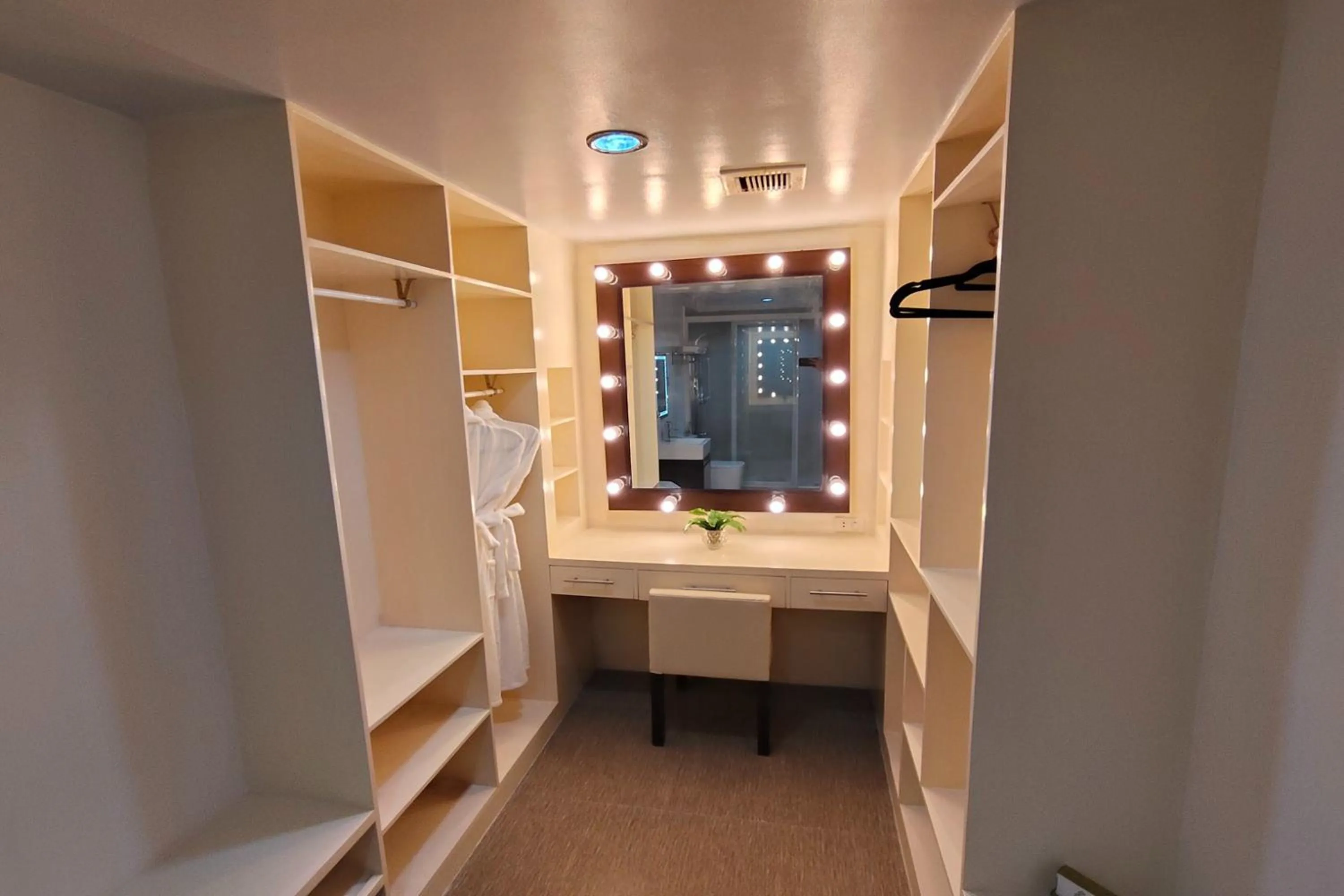 wardrobe in Bergamo Hotel Lingayen