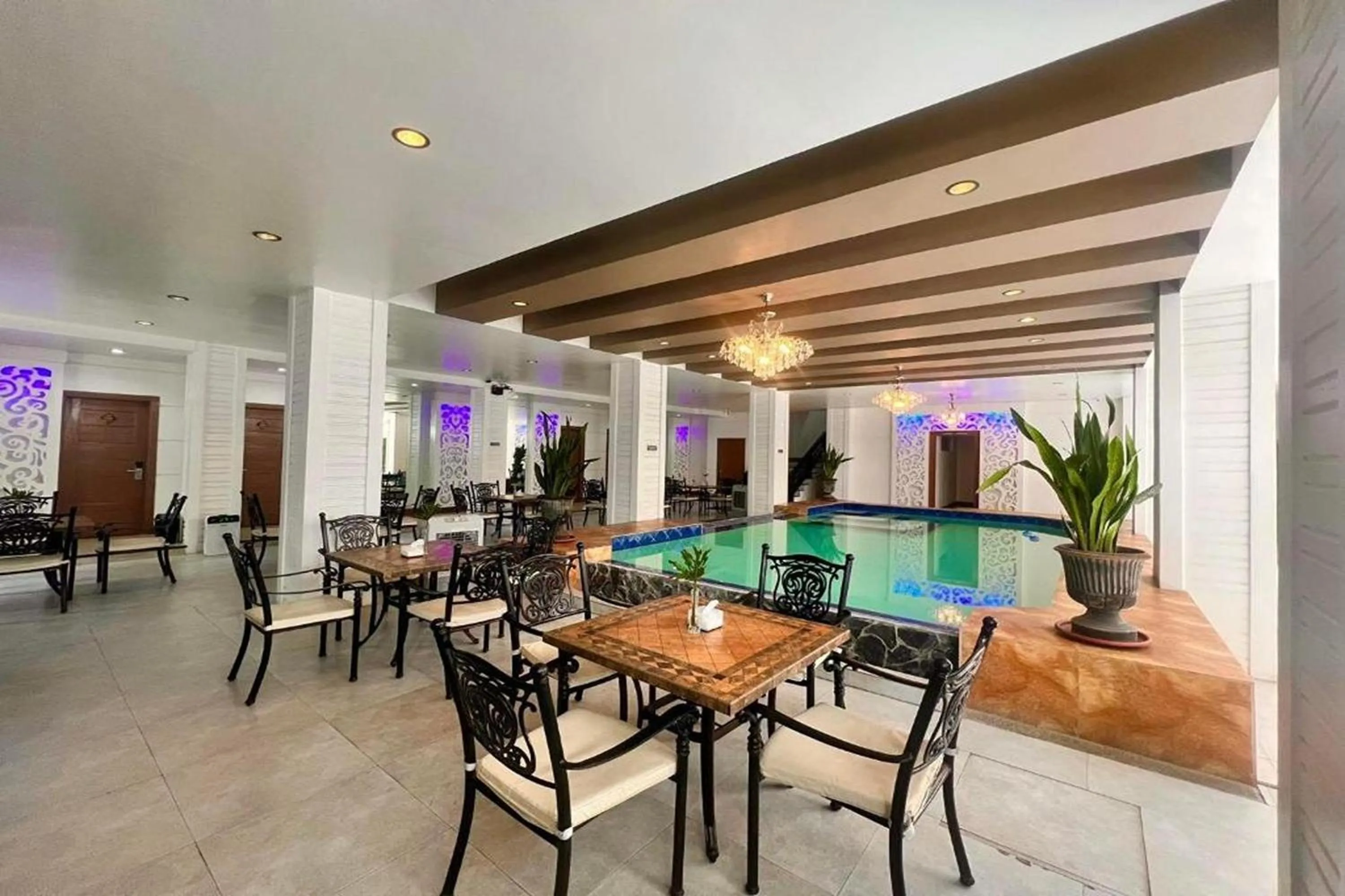 Restaurant/places to eat in Bergamo Hotel Lingayen